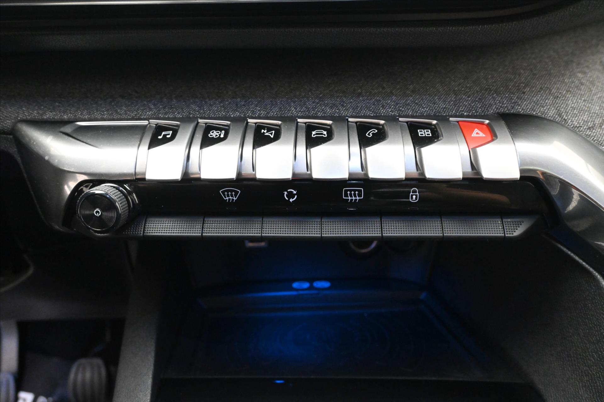 Hlavní fotografie vozu Peugeot 3008 1,6 HDI 88kW Allure Panorama Záruka až 5 let (22)