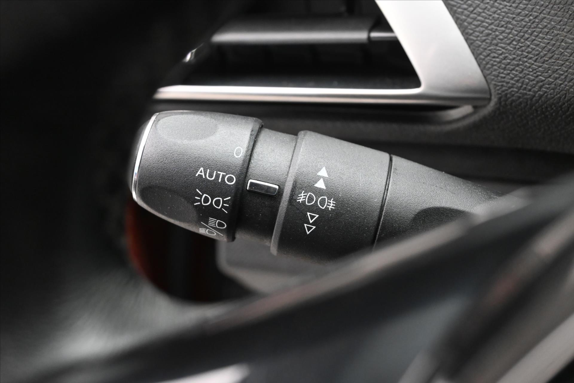 Hlavní fotografie vozu Peugeot 3008 1,6 HDI 88kW Allure Panorama Záruka až 5 let (27)