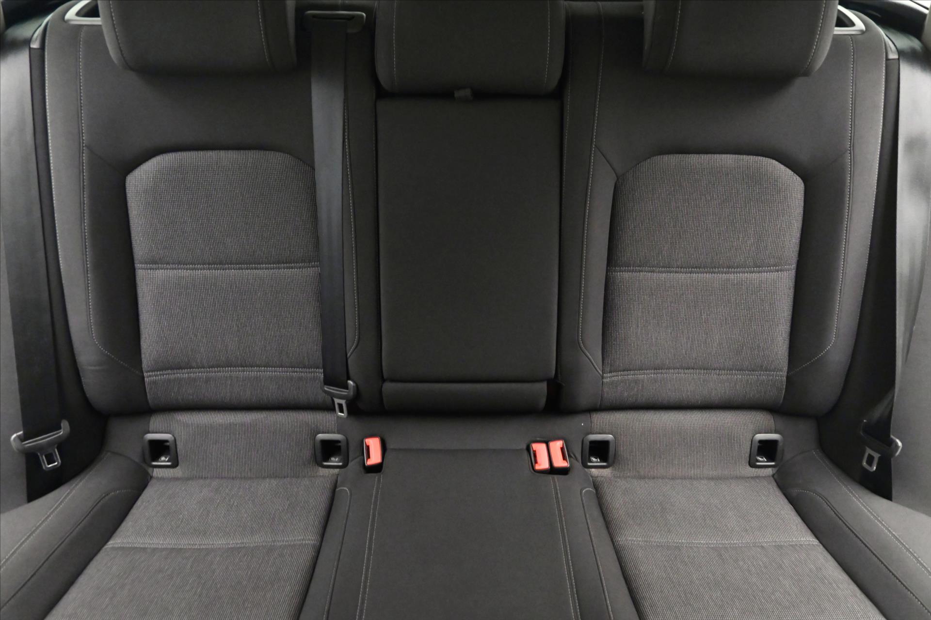 Hlavní fotografie vozu Volkswagen Passat 2,0 TDI 110 kW COMFORTLINE Záruka až 5 let (26)