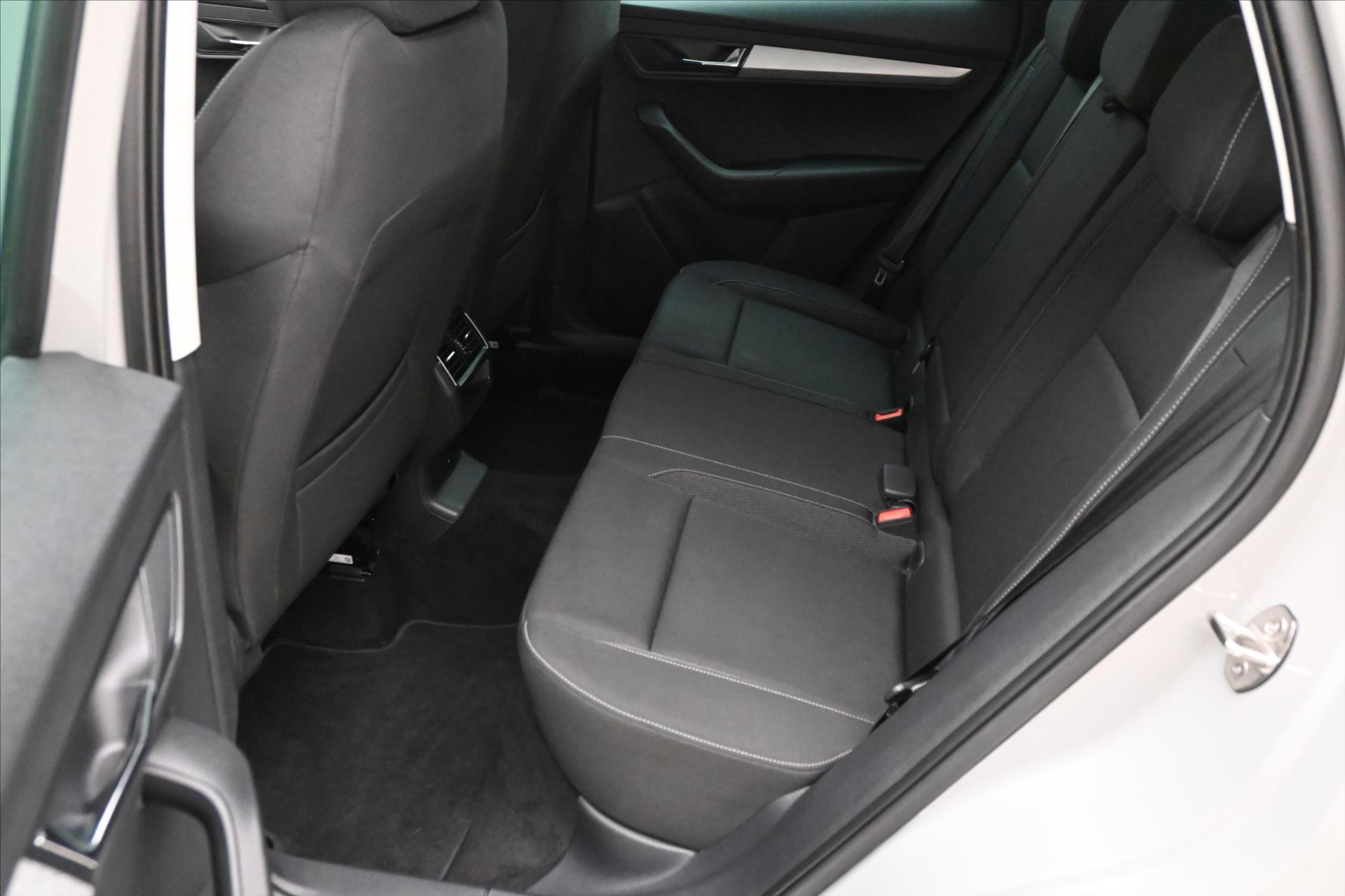 Hlavní fotografie vozu Škoda Karoq 2,0 TDI 85 kW DSG TAŽNÉ Záruka až 5 let (15)