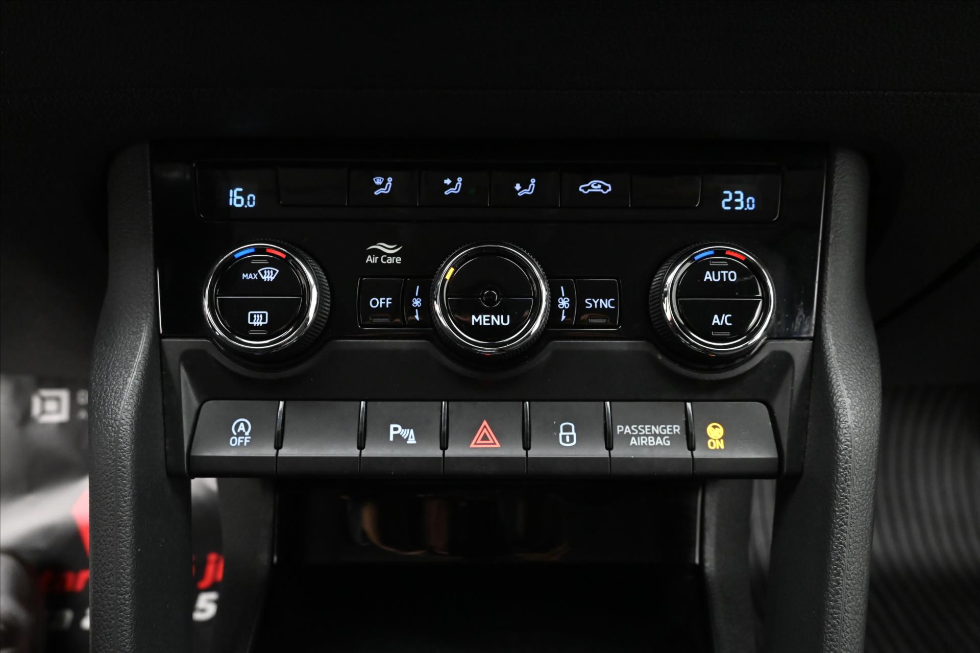 Hlavní fotografie vozu Škoda Karoq 2,0 TDI 85 kW DSG TAŽNÉ Záruka až 5 let (22)