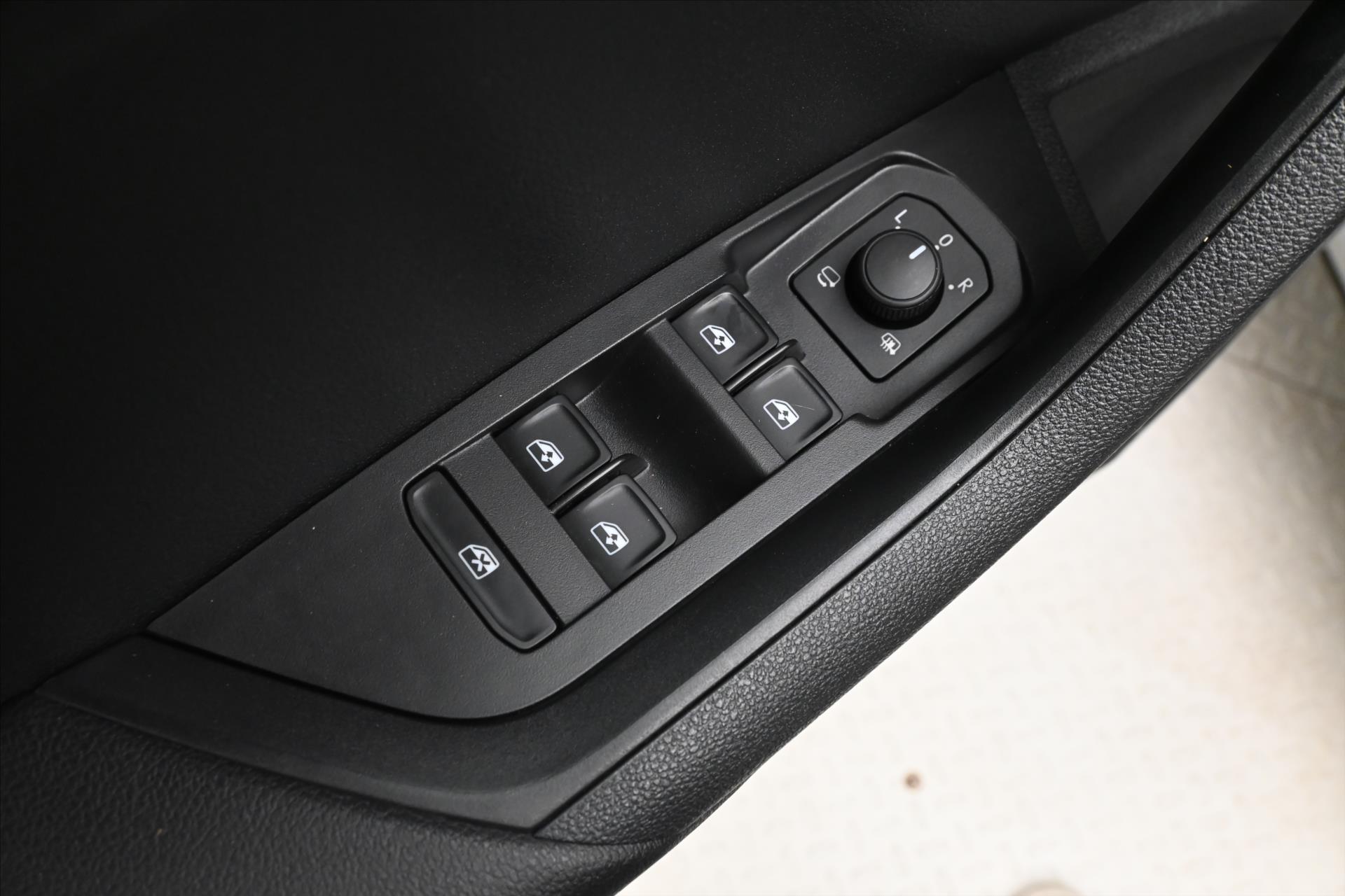 Hlavní fotografie vozu Škoda Karoq 2,0 TDI 85 kW DSG TAŽNÉ Záruka až 5 let (26)