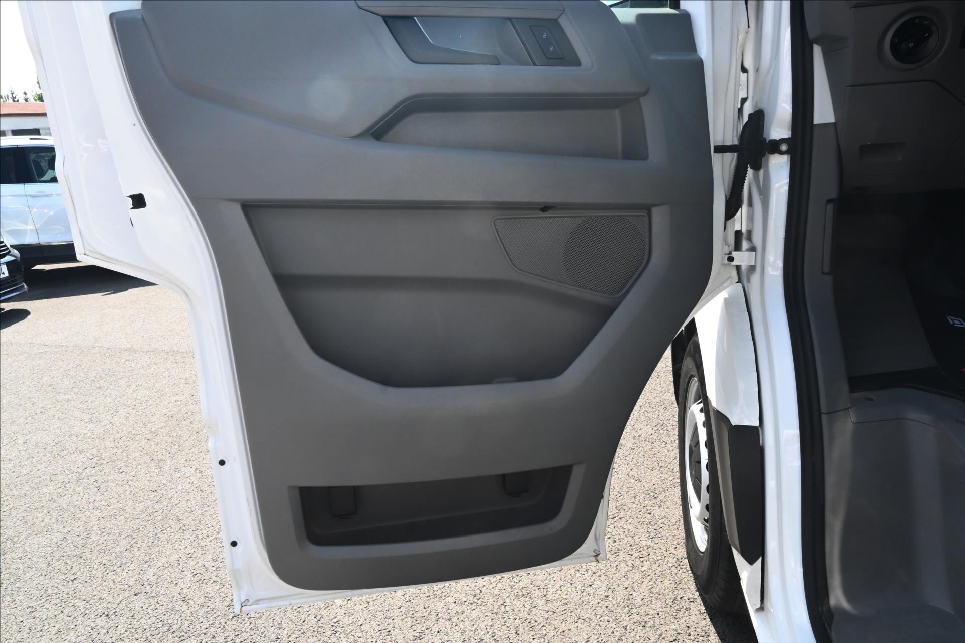 Main photo of the car Volkswagen Crafter 2.0 TDI 103 kW L2H2 Cruise control Towing Warranty up to 5 years (23)