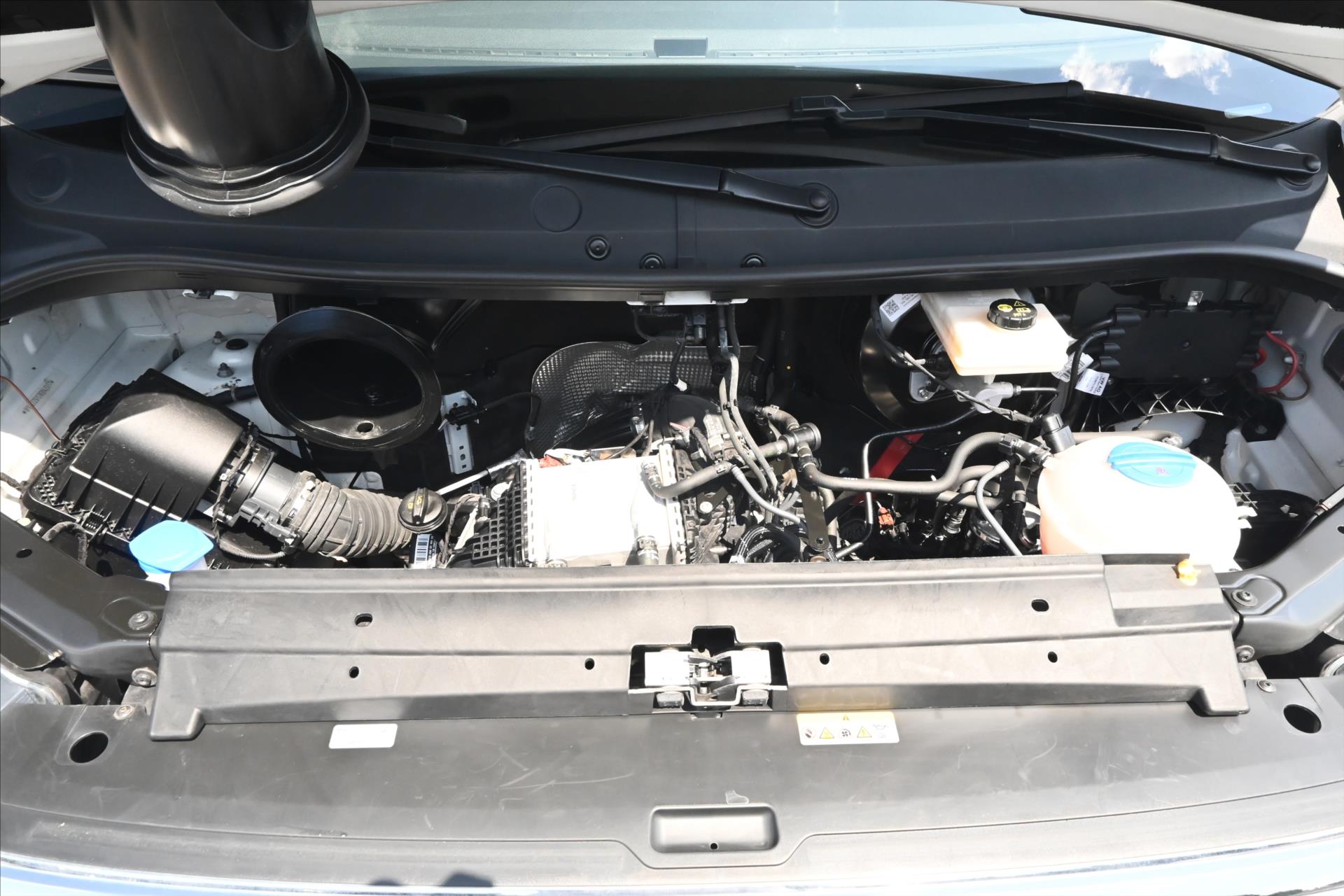 Main photo of the car Volkswagen Crafter 2.0 TDI 103 kW L2H2 Cruise control Towing Warranty up to 5 years (9)