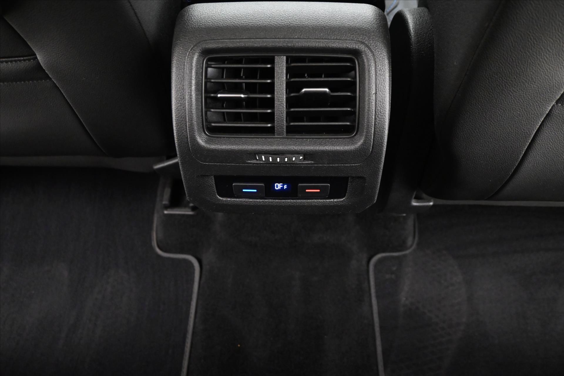 Hlavní fotografie vozu Volkswagen Touran 2,0 TDI 110 KW TAŽNÉ LED Záruka až 5 let (21)