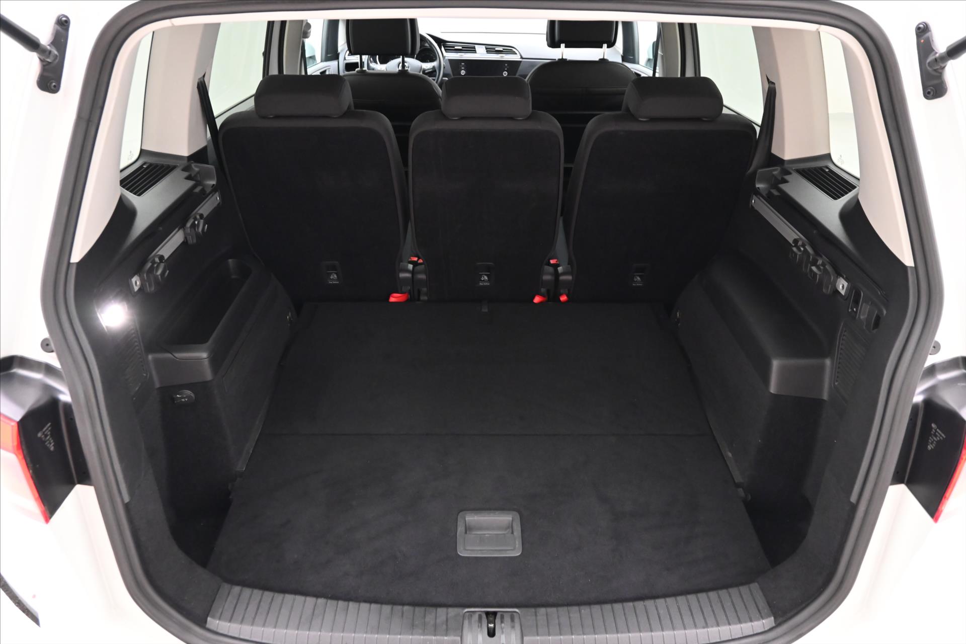 Hlavní fotografie vozu Volkswagen Touran 2,0 TDI 110kWTAŽNÉ LED Záruka až 5 let (11)