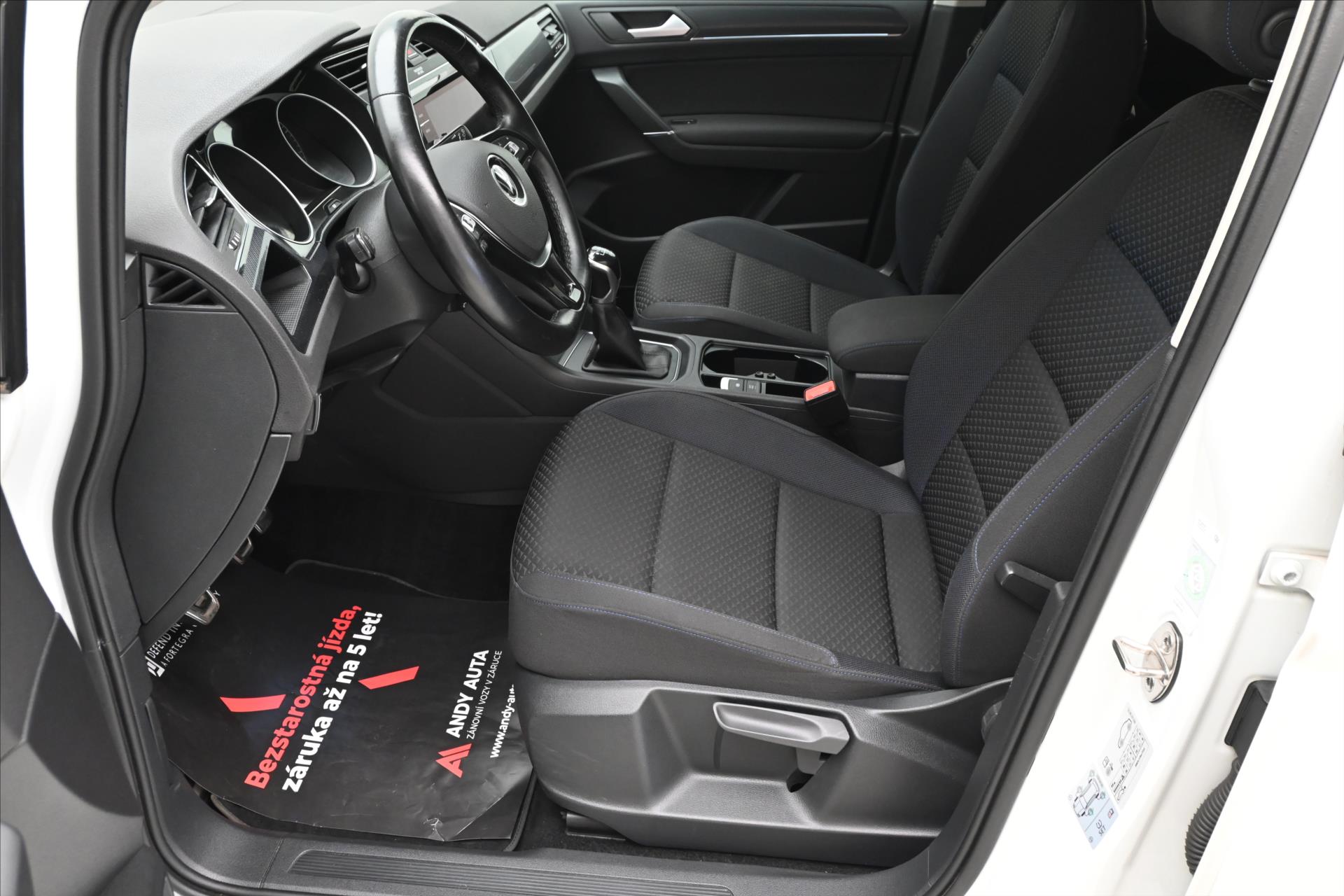 Hlavní fotografie vozu Volkswagen Touran 2,0 TDI 110kWTAŽNÉ LED Záruka až 5 let (14)