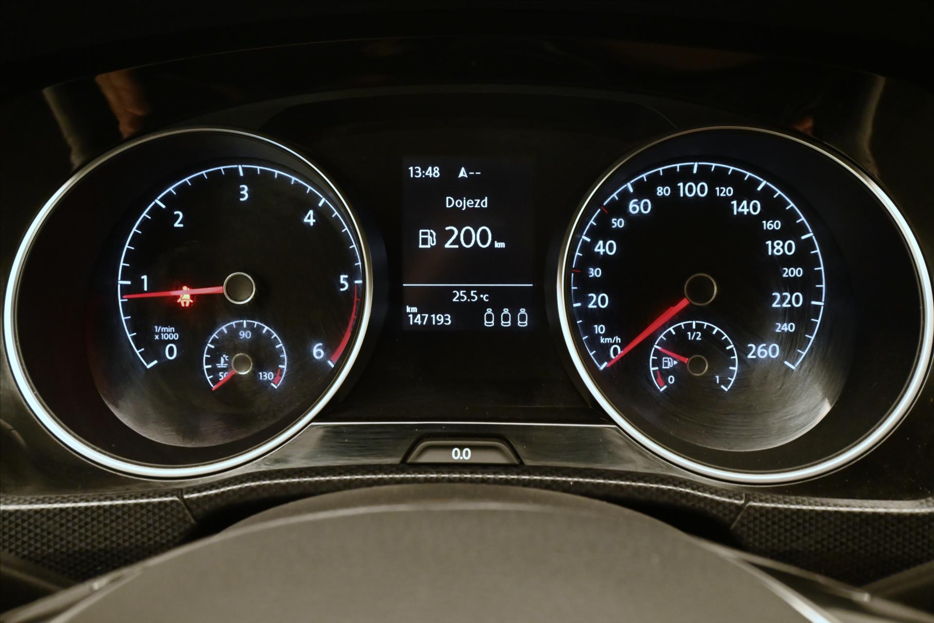 Hlavní fotografie vozu Volkswagen Touran 2,0 TDI 110kWTAŽNÉ LED Záruka až 5 let (16)