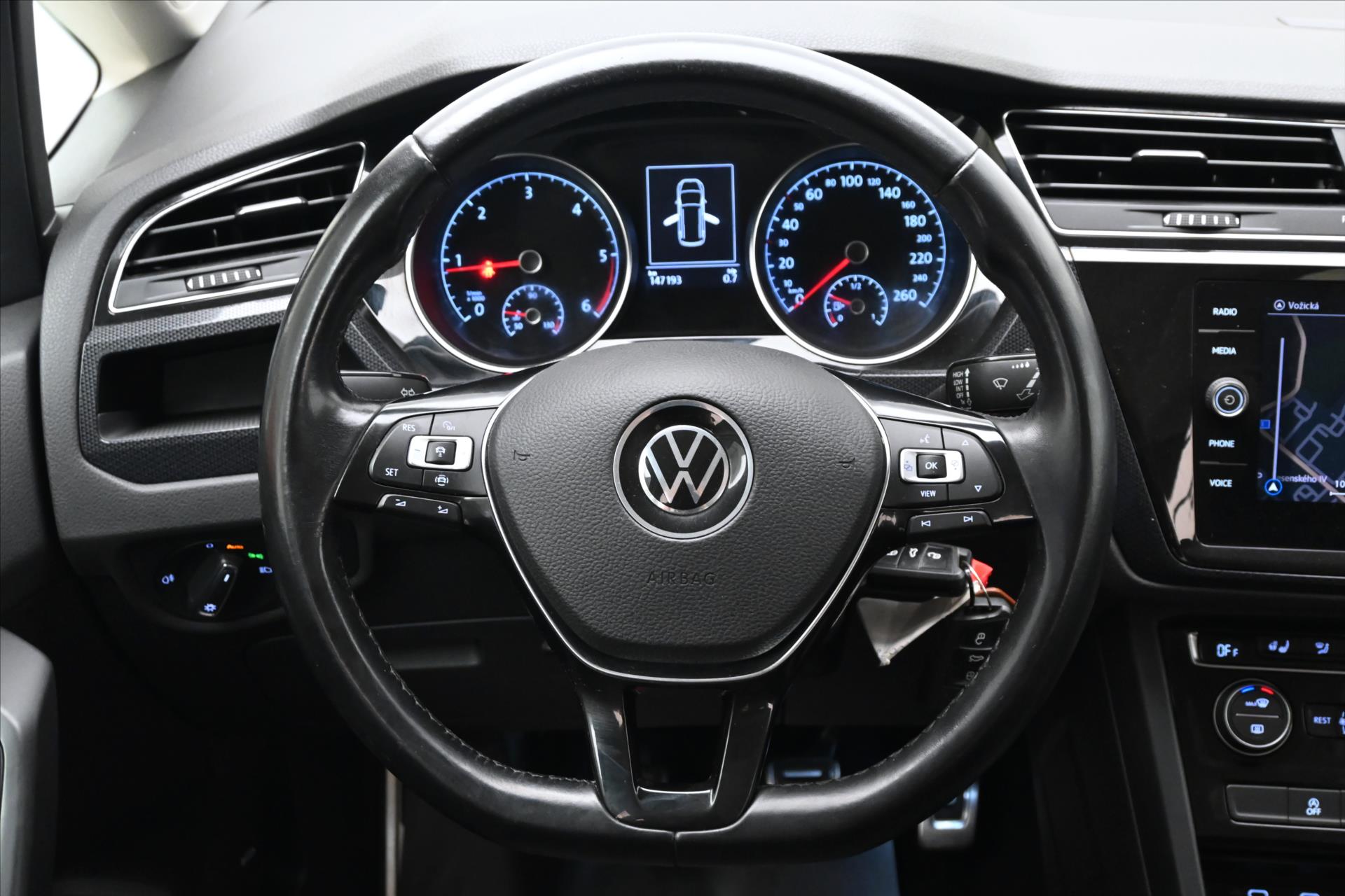 Hlavní fotografie vozu Volkswagen Touran 2,0 TDI 110kWTAŽNÉ LED Záruka až 5 let (18)