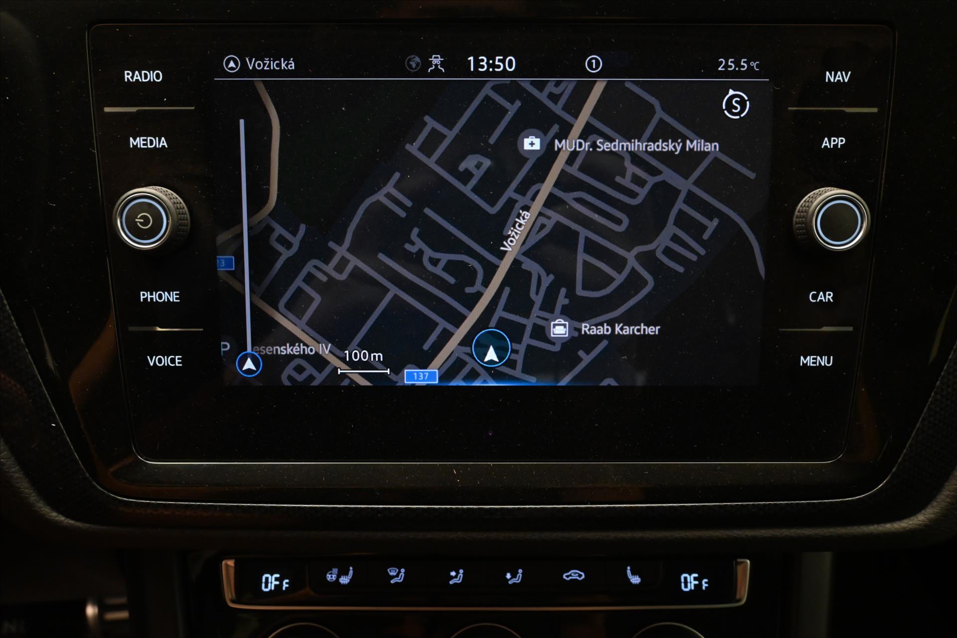 Hlavní fotografie vozu Volkswagen Touran 2,0 TDI 110kWTAŽNÉ LED Záruka až 5 let (19)