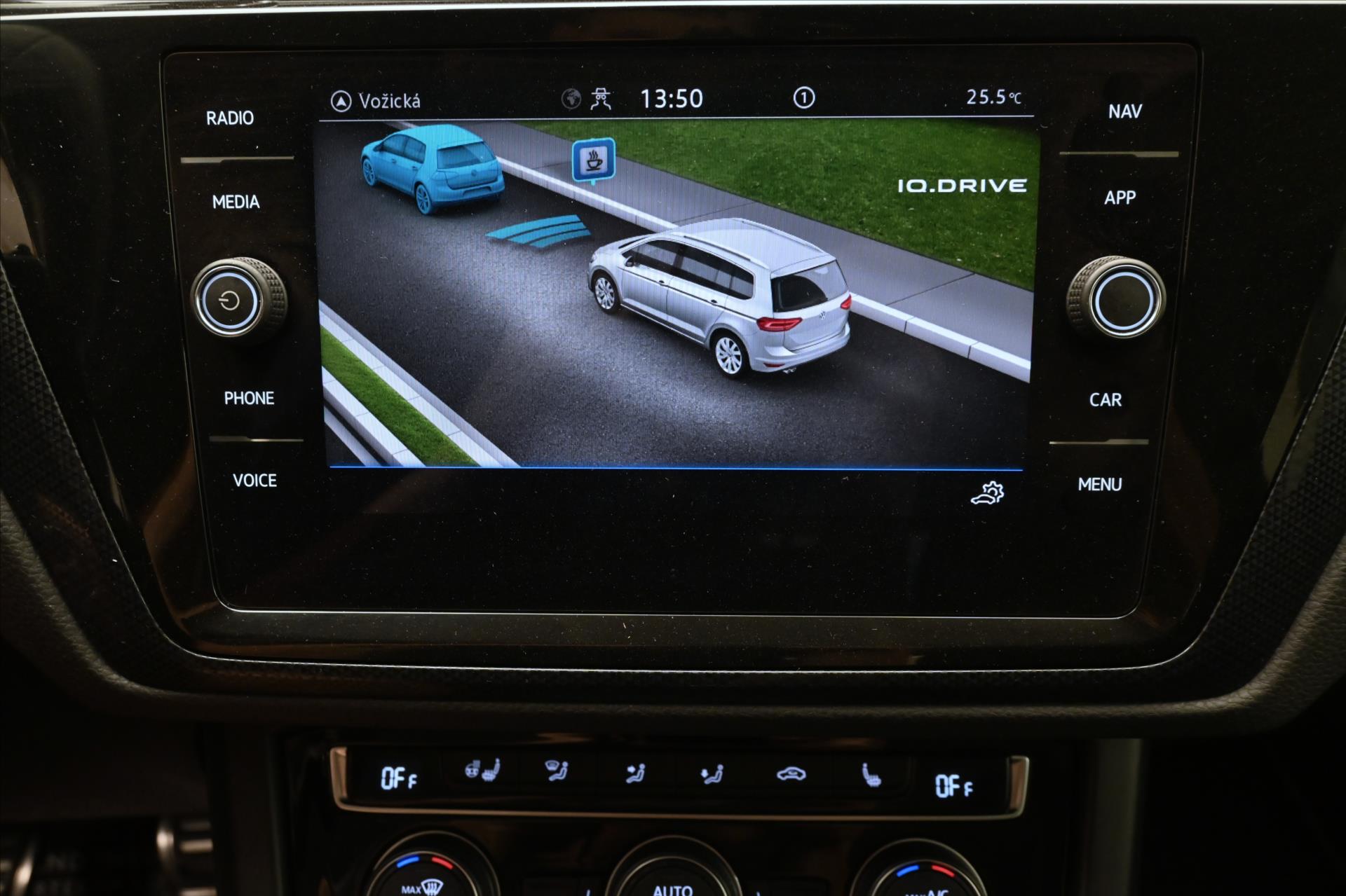 Hlavní fotografie vozu Volkswagen Touran 2,0 TDI 110kWTAŽNÉ LED Záruka až 5 let (20)