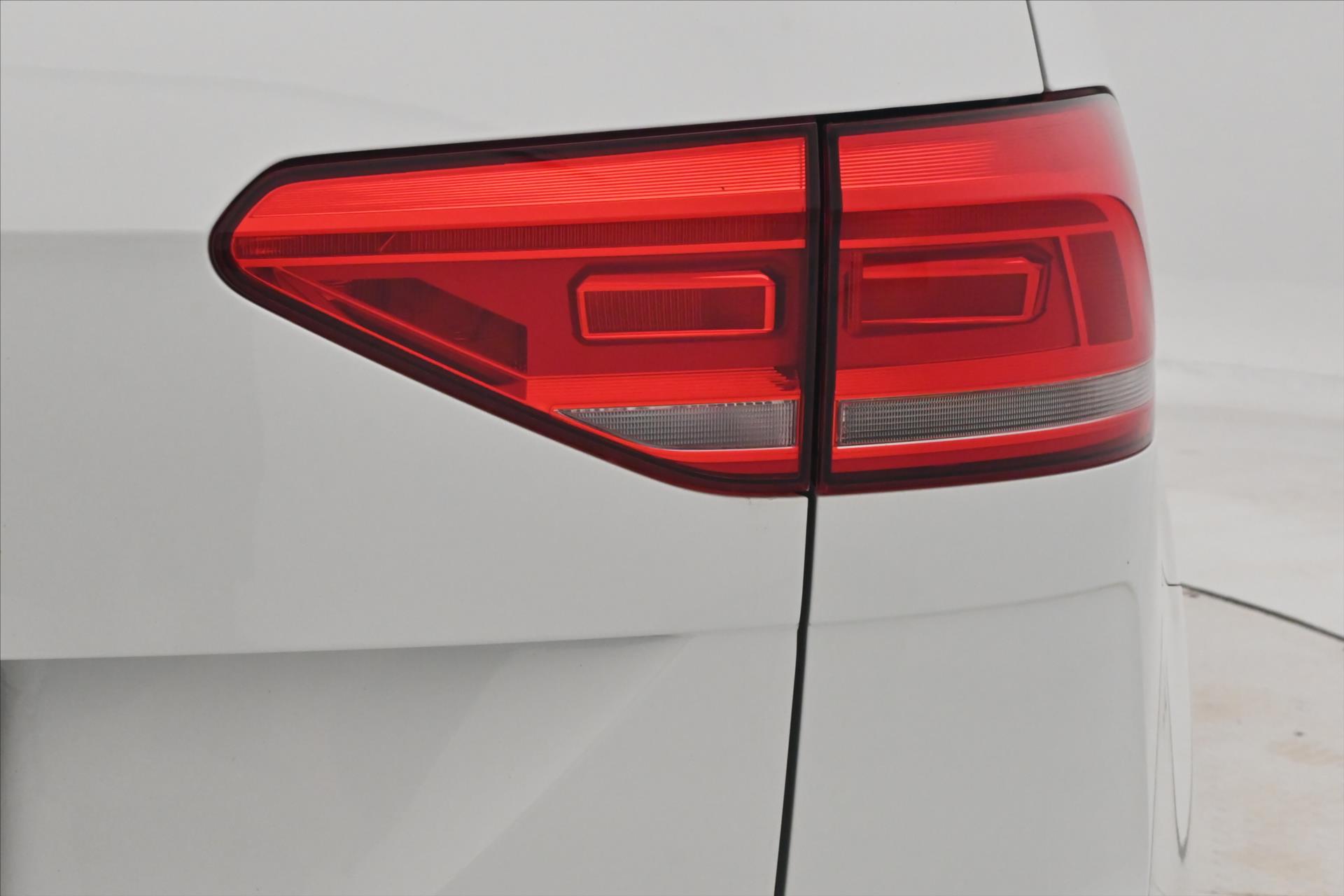 Hlavní fotografie vozu Volkswagen Touran 2,0 TDI 110kWTAŽNÉ LED Záruka až 5 let (31)