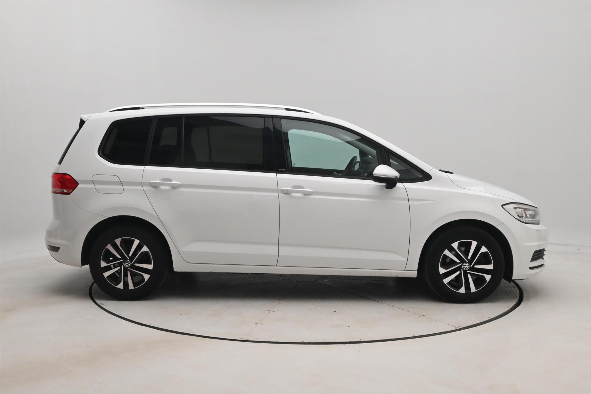 Hlavní fotografie vozu Volkswagen Touran 2,0 TDI 110kWTAŽNÉ LED Záruka až 5 let (5)