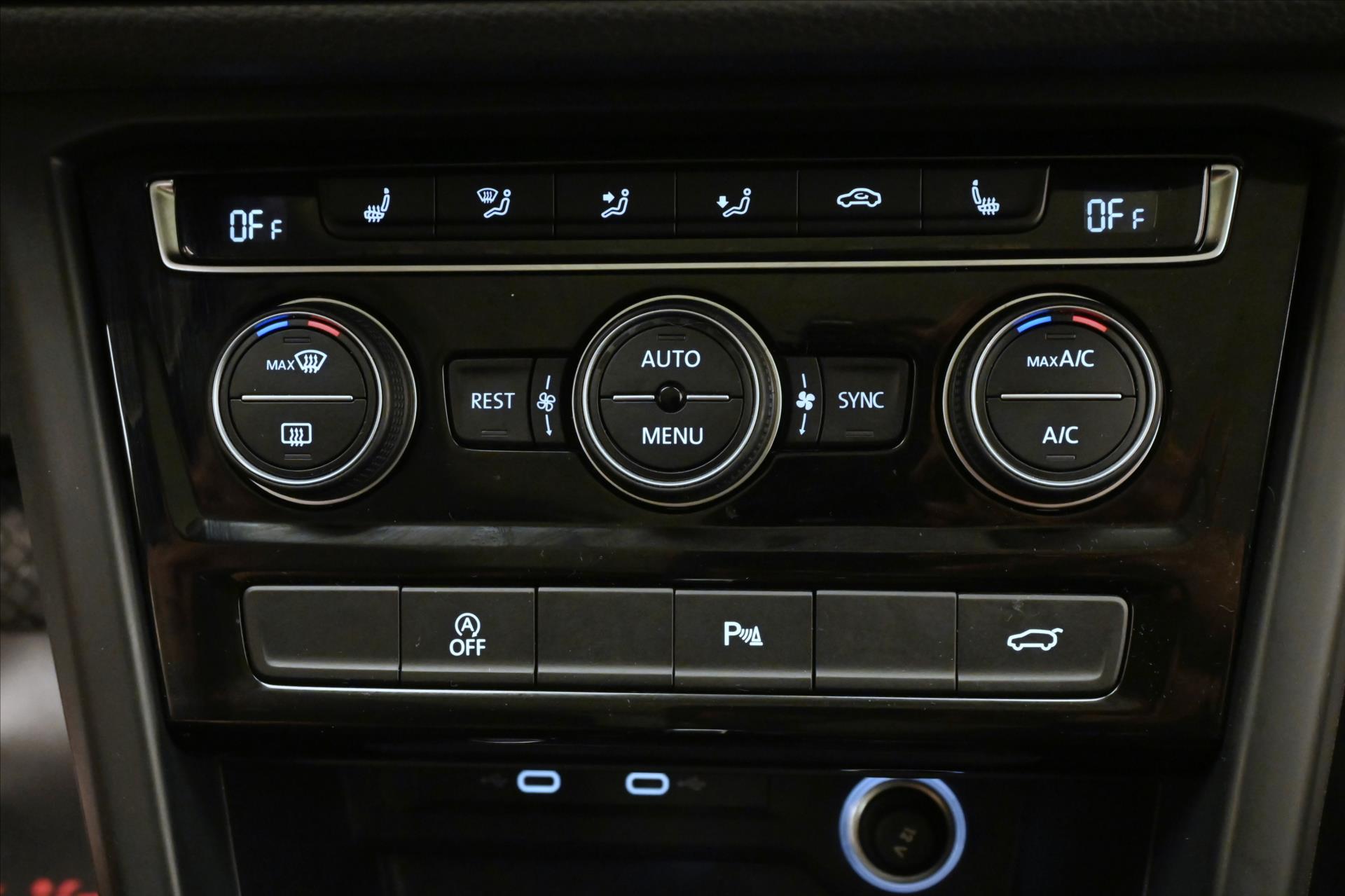 Hlavní fotografie vozu Volkswagen Touran 2,0 TDI 110 kW DSG COMFORT Záruka až 5 let (22)