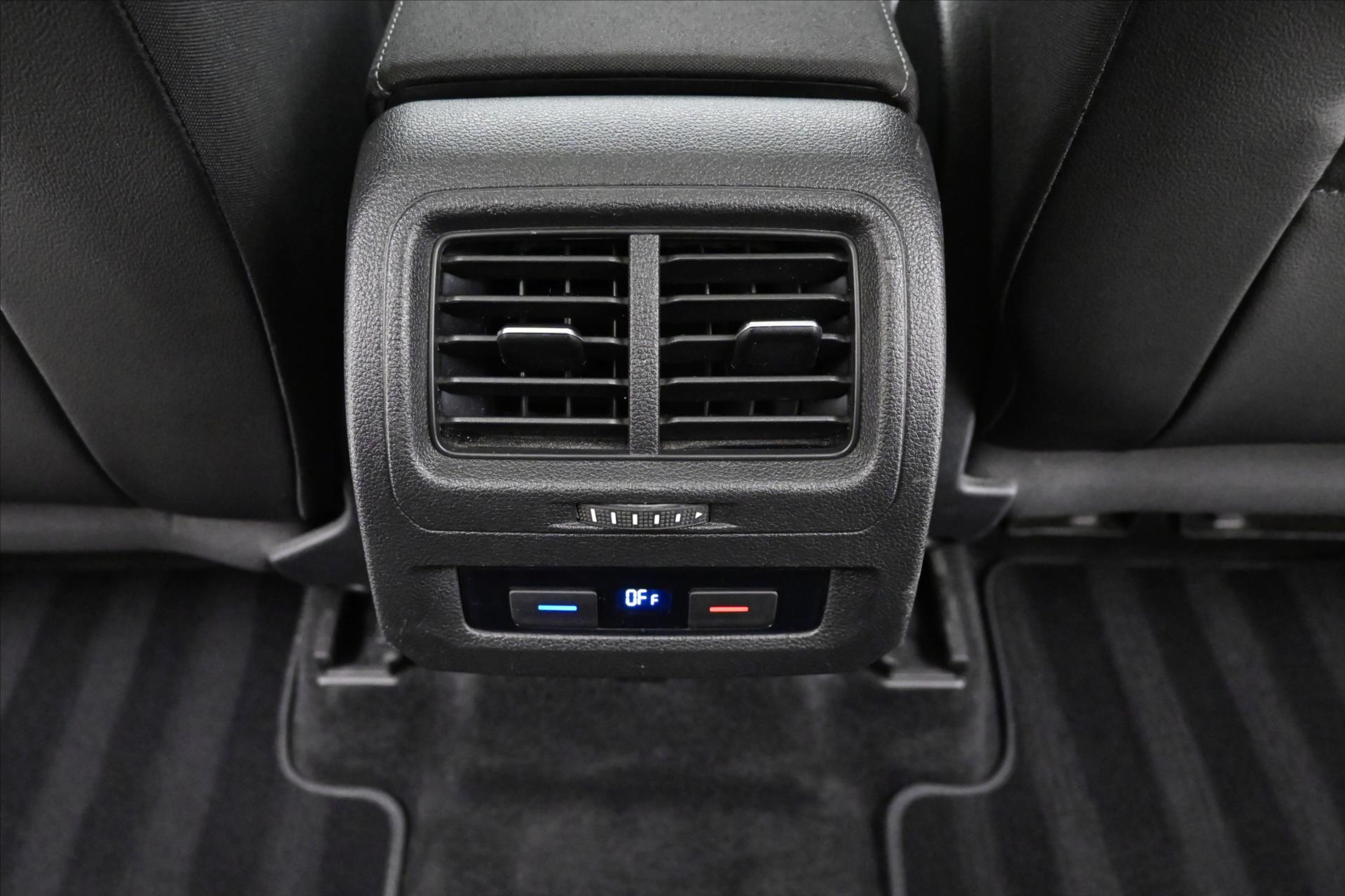 Hlavní fotografie vozu Volkswagen Touran 2,0 TDI 110 kW DSG COMFORT Záruka až 5 let (23)