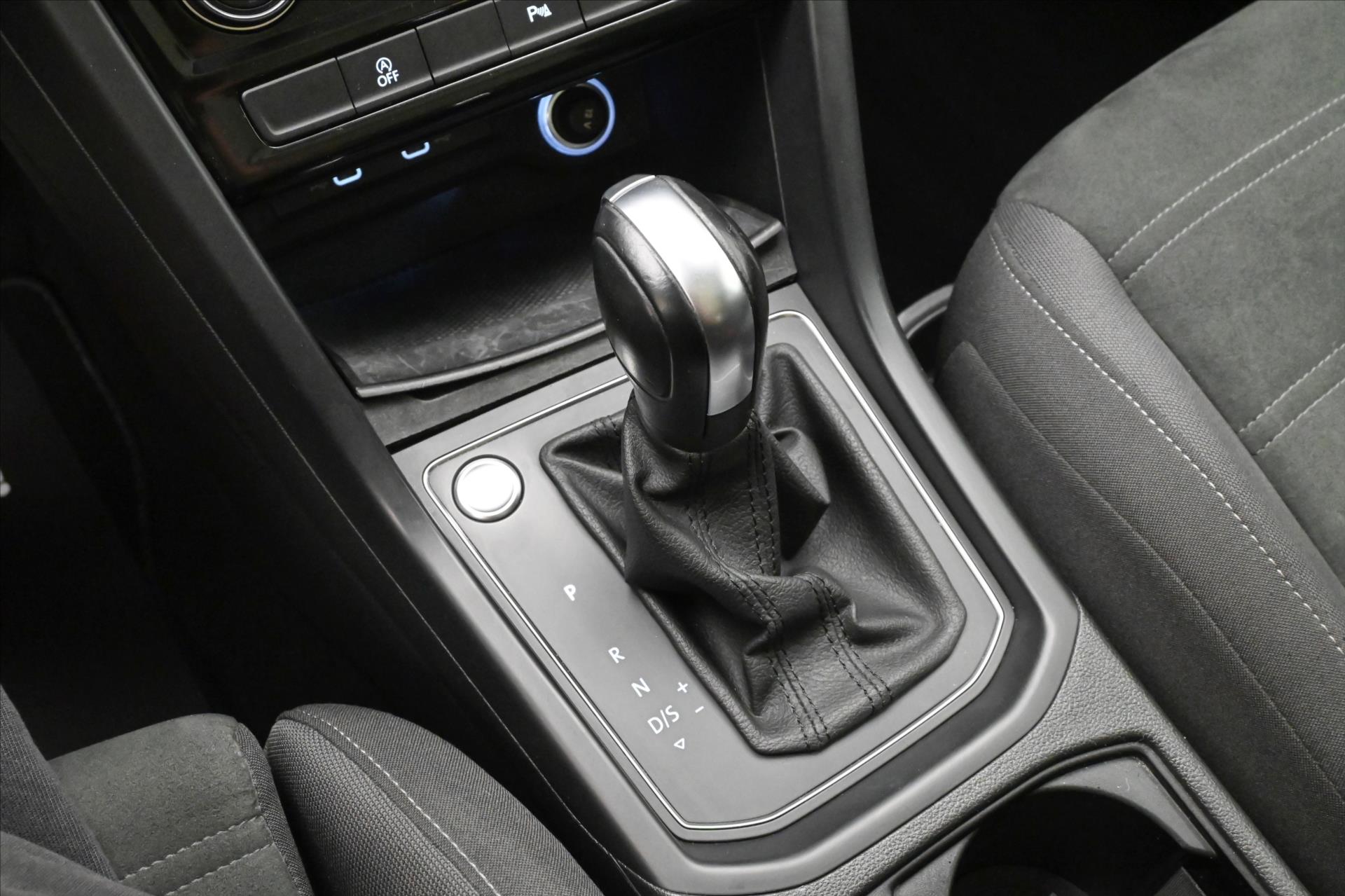 Hlavní fotografie vozu Volkswagen Touran 2,0 TDI 110 kW DSG COMFORT Záruka až 5 let (24)