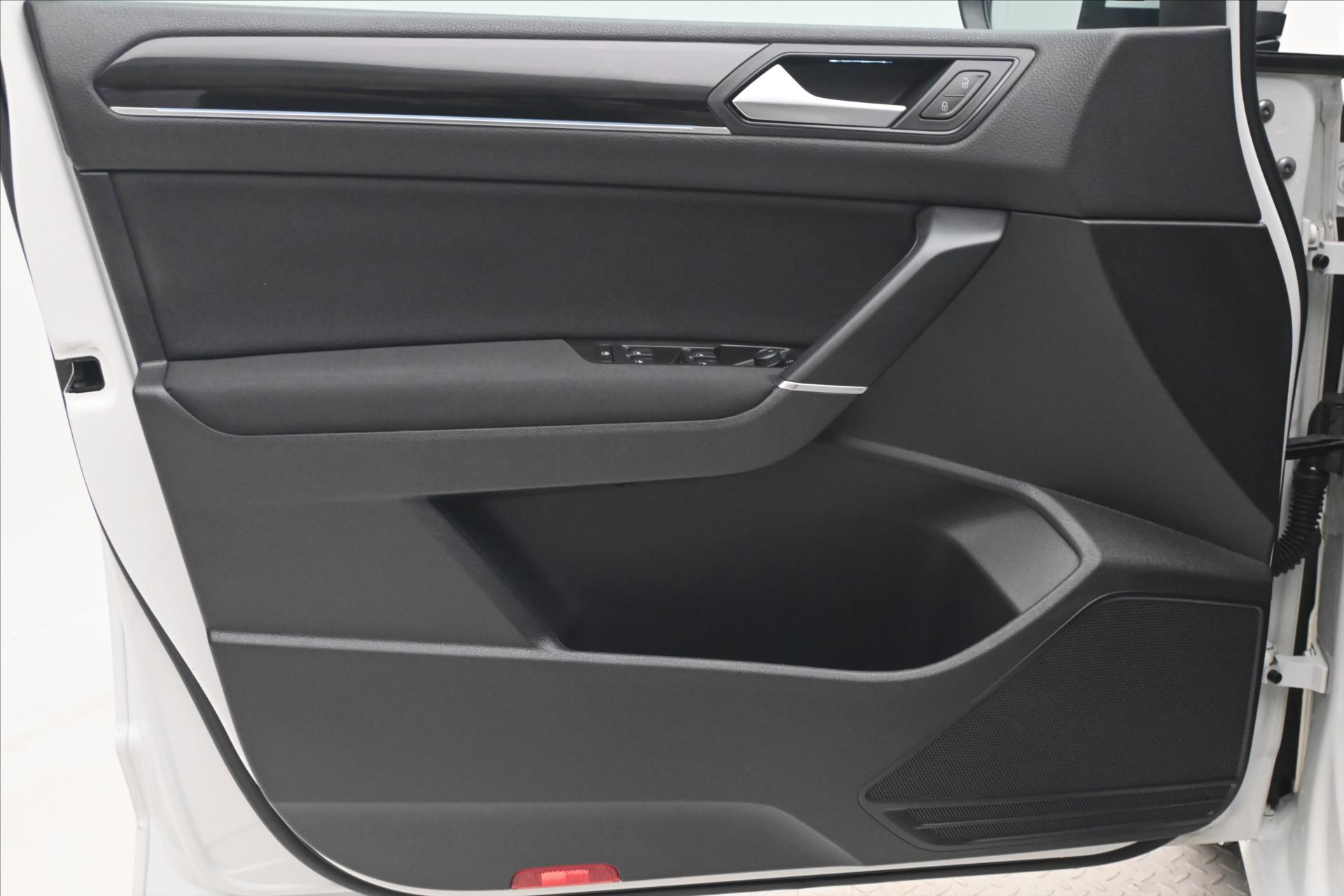 Hlavní fotografie vozu Volkswagen Touran 2,0 TDI 110 kW DSG COMFORT Záruka až 5 let (26)