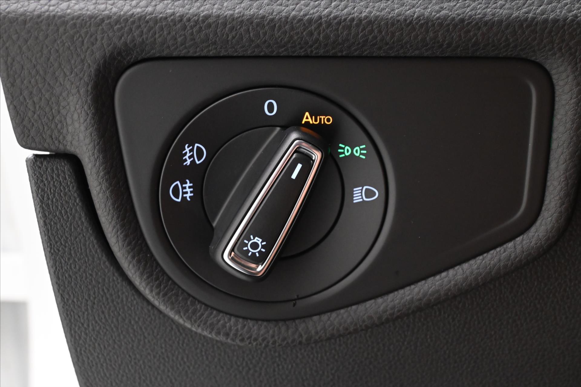 Hlavní fotografie vozu Volkswagen Touran 2,0 TDI 110 kW DSG COMFORT Záruka až 5 let (28)