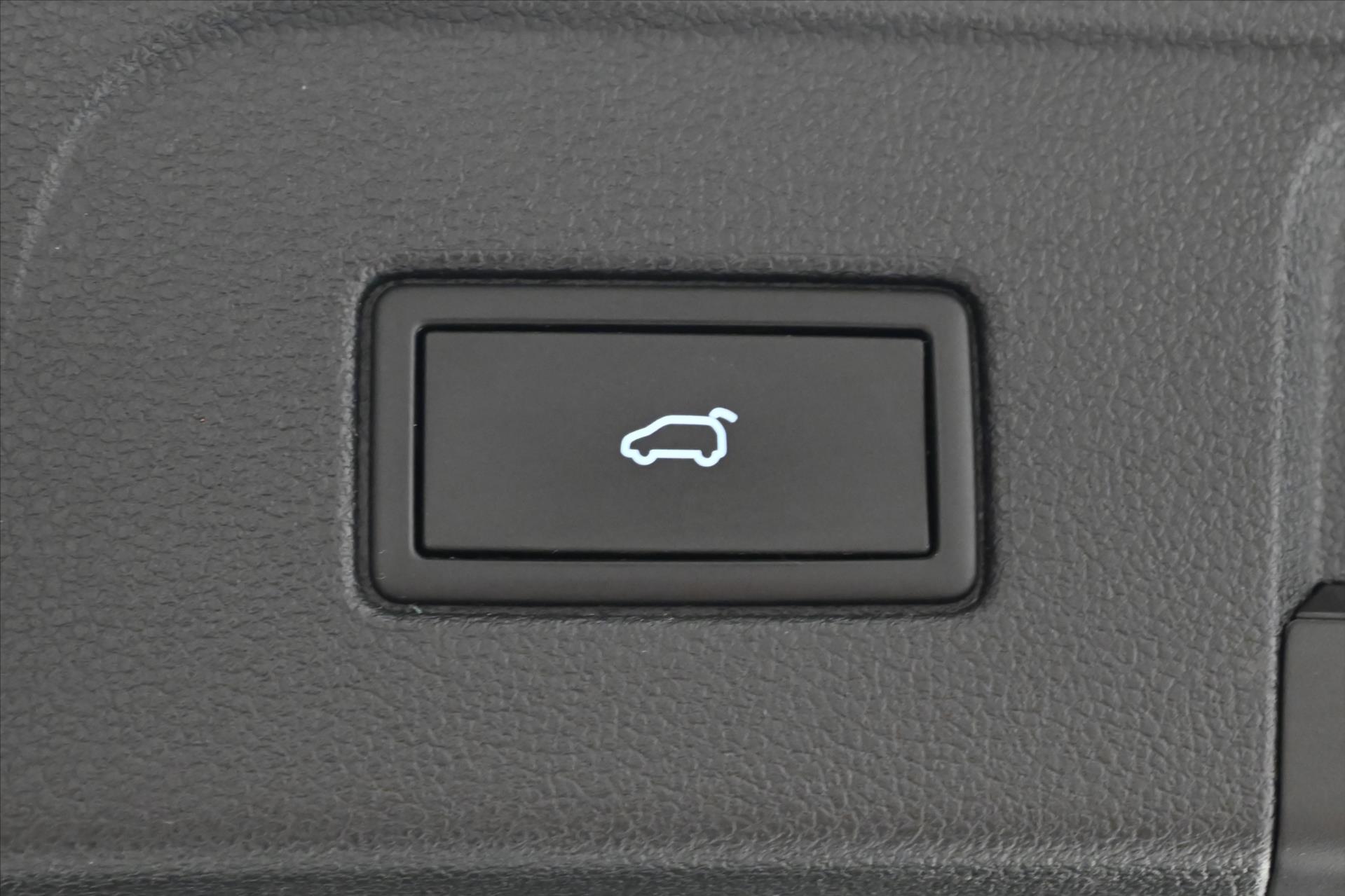 Hlavní fotografie vozu Volkswagen Touran 2,0 TDI 110 kW DSG COMFORT Záruka až 5 let (29)