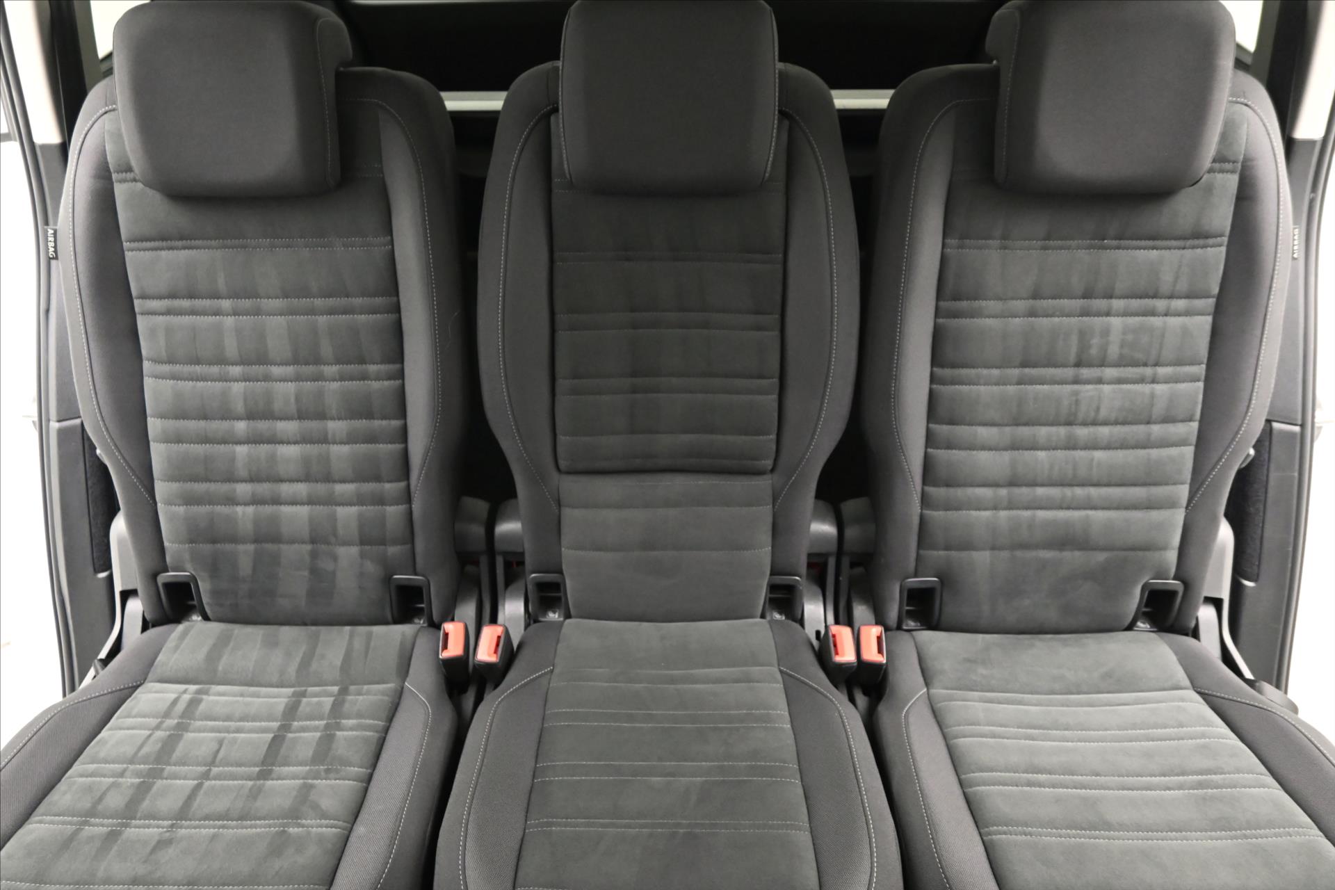 Hlavní fotografie vozu Volkswagen Touran 2,0 TDI 110 kW DSG COMFORT Záruka až 5 let (30)