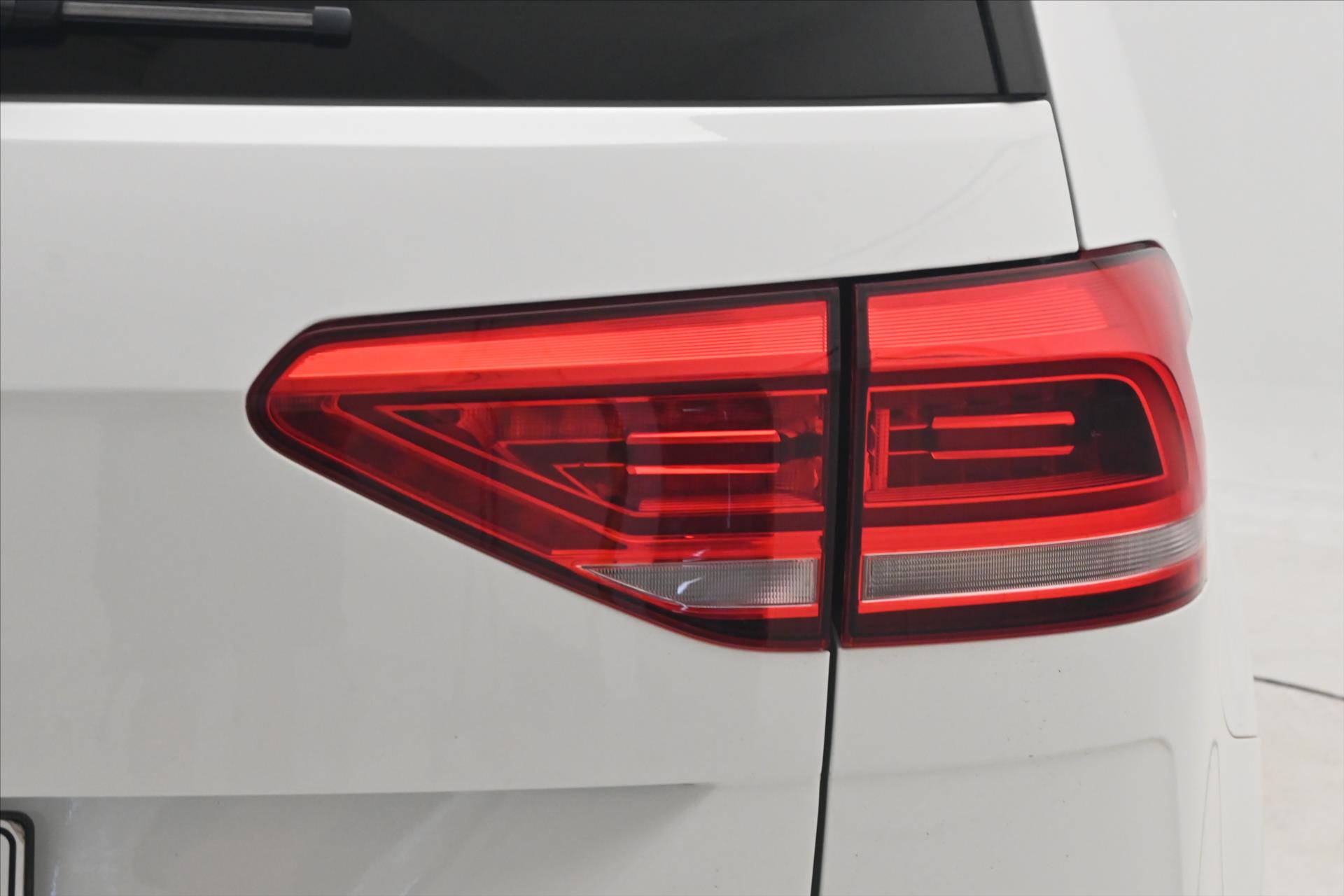 Hlavní fotografie vozu Volkswagen Touran 2,0 TDI 110 kW DSG COMFORT Záruka až 5 let (33)