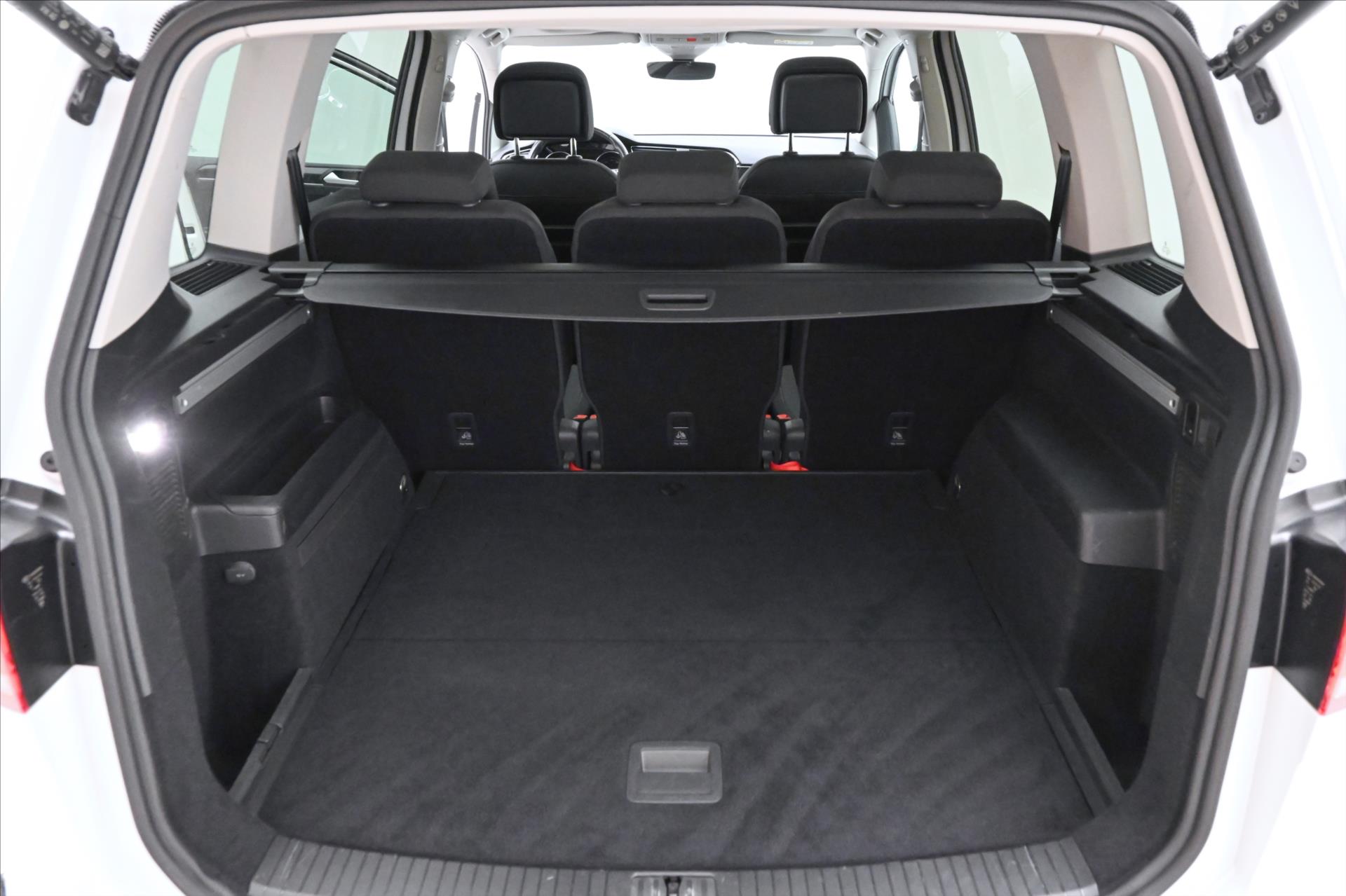 Hlavní fotografie vozu Volkswagen Touran 2,0 TDI 110kW DSG COMFORT Záruka až 5 let (10)