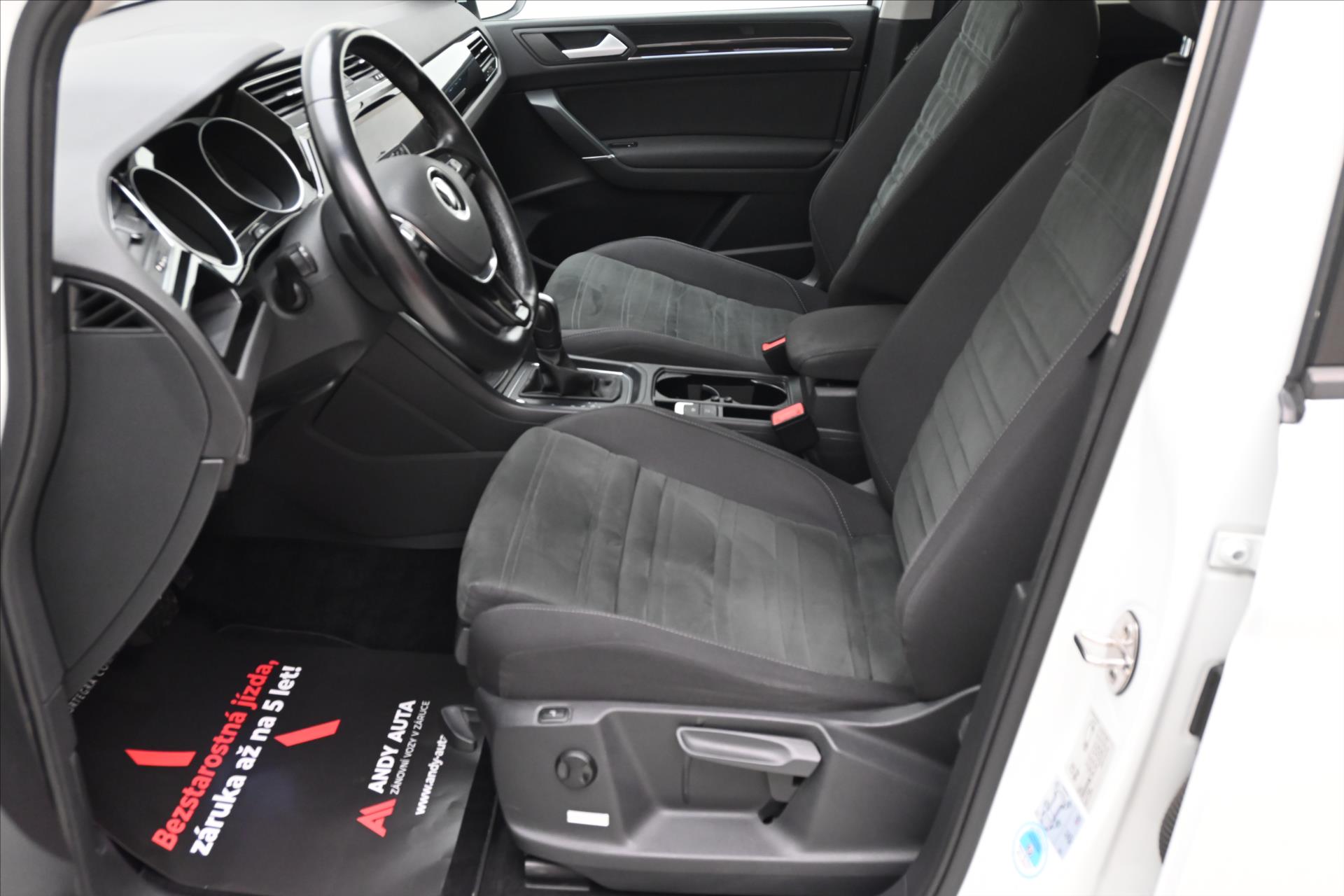 Hlavní fotografie vozu Volkswagen Touran 2,0 TDI 110kW DSG COMFORT Záruka až 5 let (13)
