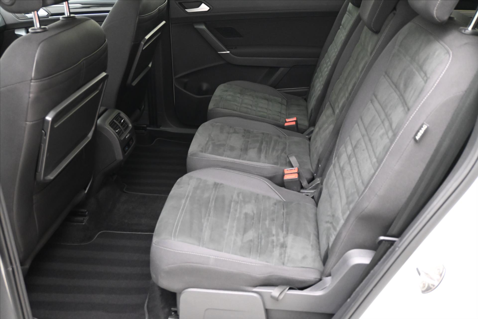 Hlavní fotografie vozu Volkswagen Touran 2,0 TDI 110kW DSG COMFORT Záruka až 5 let (14)