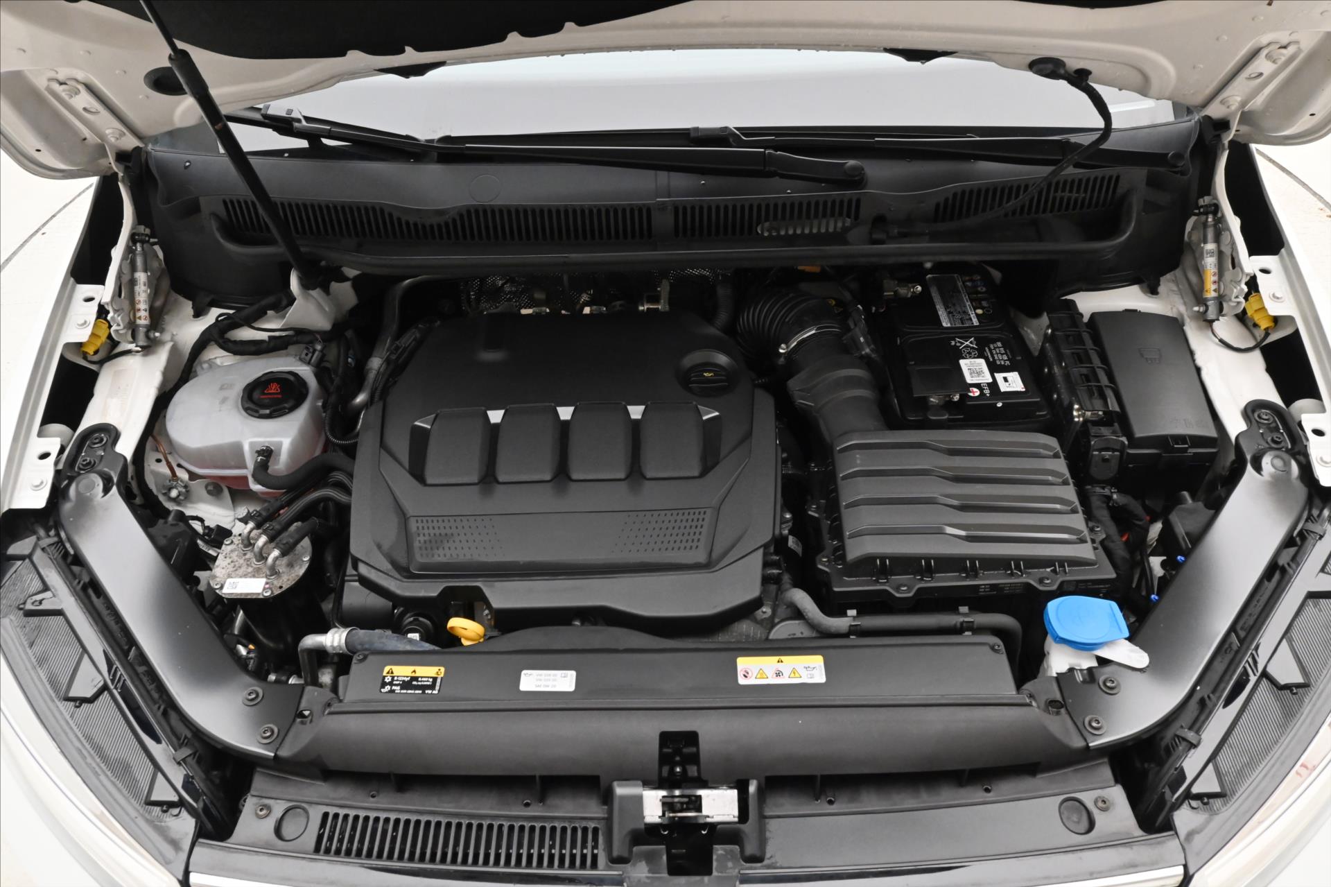 Hlavní fotografie vozu Volkswagen Touran 2,0 TDI 110kW DSG COMFORT Záruka až 5 let (9)