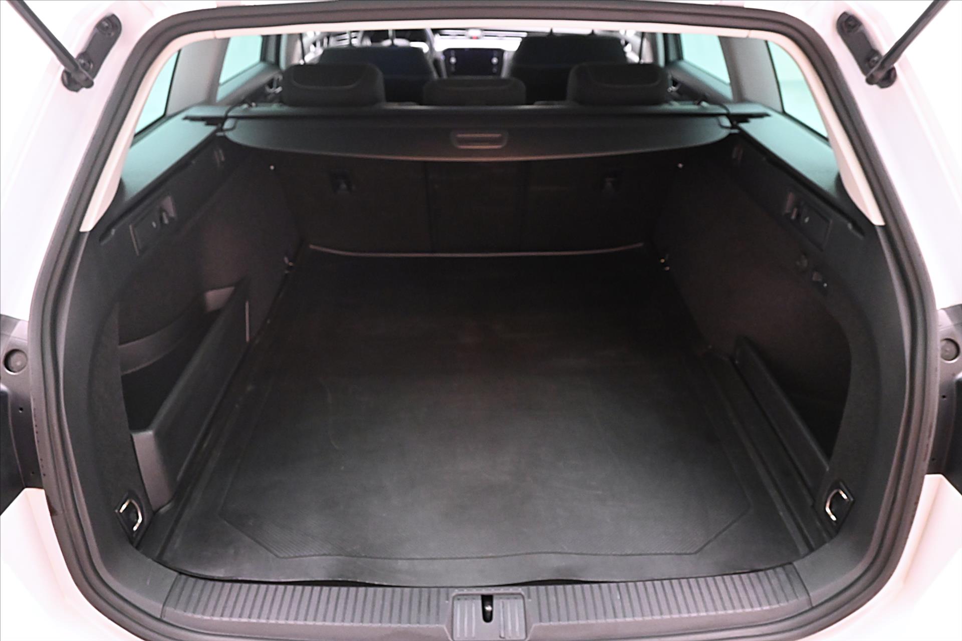 Hlavní fotografie vozu Volkswagen Passat 2,0 TDI 110 kW DSG Business Záruka až 5 let (11)