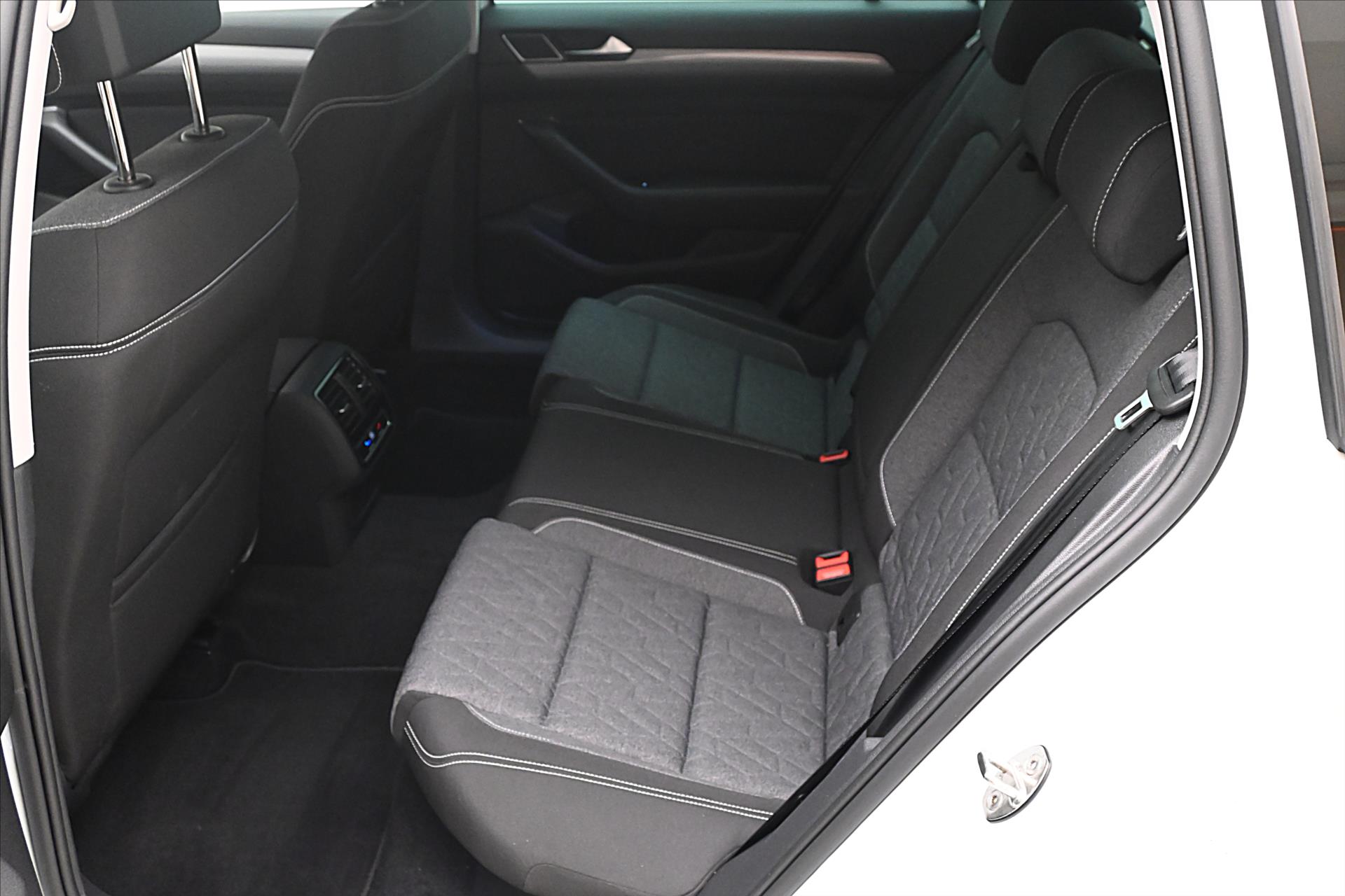 Hlavní fotografie vozu Volkswagen Passat 2,0 TDI 110 kW DSG Business Záruka až 5 let (14)