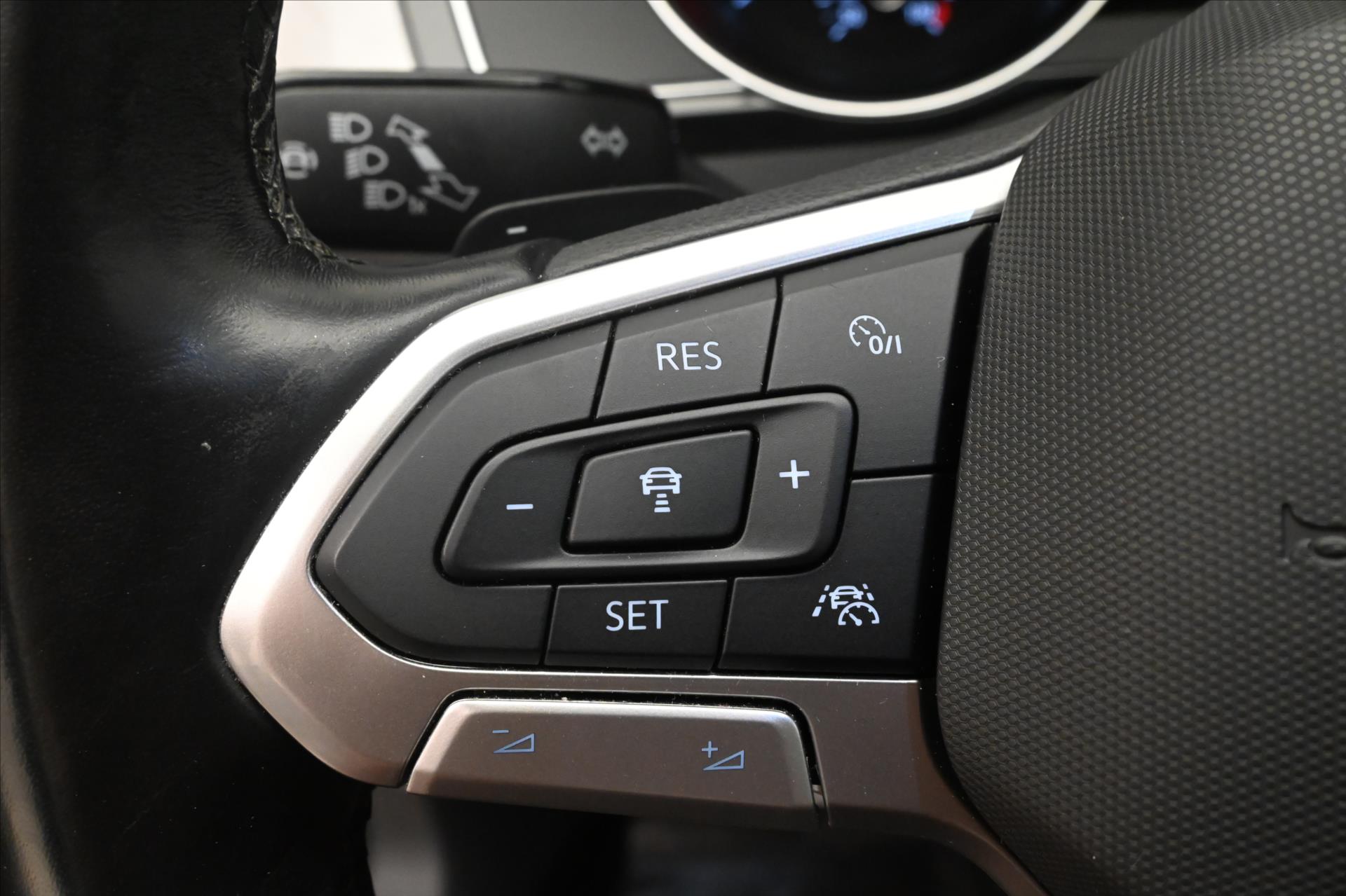 Hlavní fotografie vozu Volkswagen Passat 2,0 TDI 110 kW DSG Business Záruka až 5 let (24)