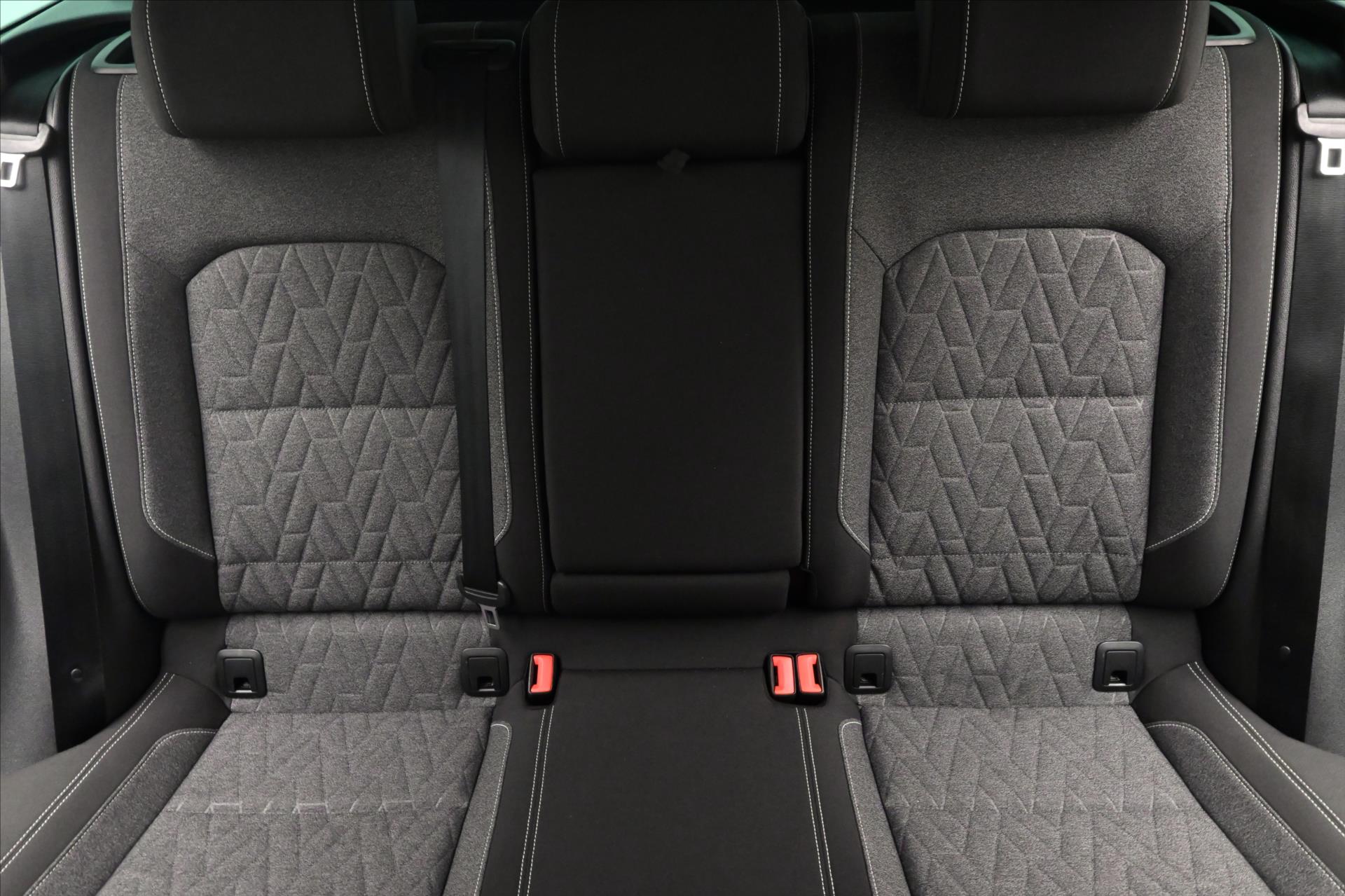 Hlavní fotografie vozu Volkswagen Passat 2,0 TDI 110 kW DSG Business Záruka až 5 let (28)