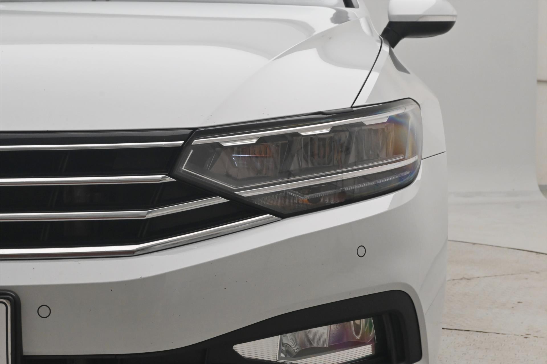 Hlavní fotografie vozu Volkswagen Passat 2,0 TDI 110 kW DSG Business Záruka až 5 let (30)