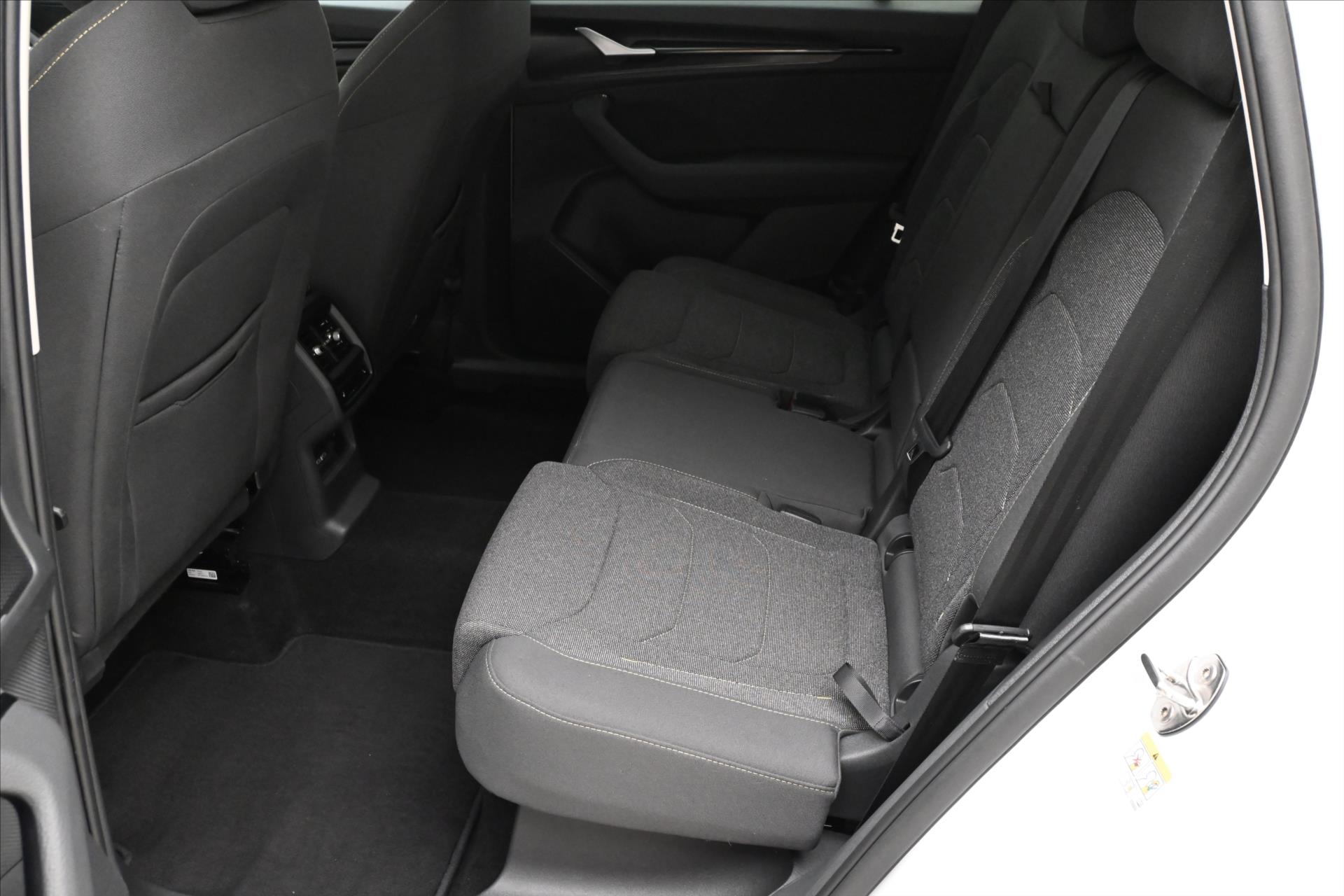 Main photo of the car Skoda Kodiaq 1,5 TSI iV 150kW DSG Selection Záruka až 5 let (15)