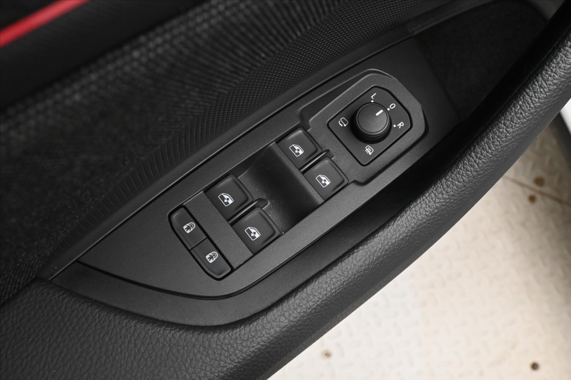 Hlavní fotografie vozu Škoda Kodiaq 1,5 TSI iV 150kW DSG Selection Záruka až 5 let (27)