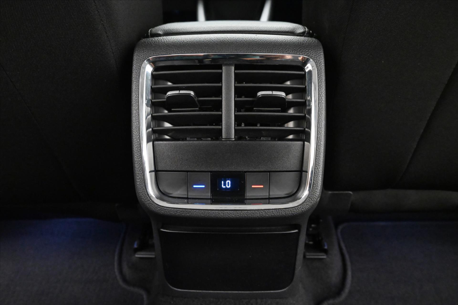 Hlavní fotografie vozu Škoda Octavia 2,0 TDI 110kW DSG Style Záruka až 5 let (22)