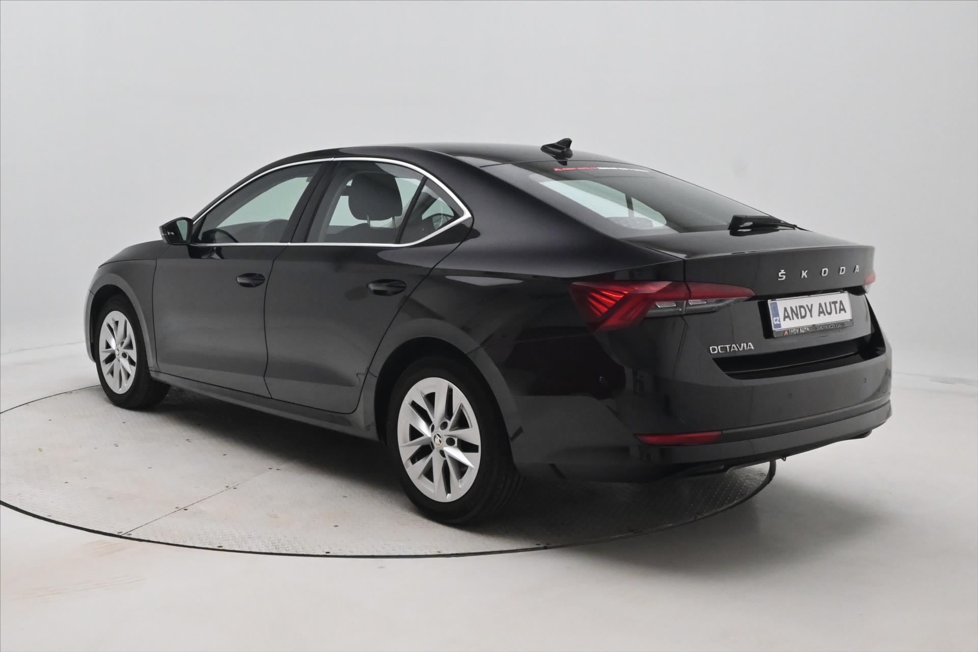 Hlavní fotografie vozu Škoda Octavia 2,0 TDI 110kW DSG Style Záruka až 5 let (7)