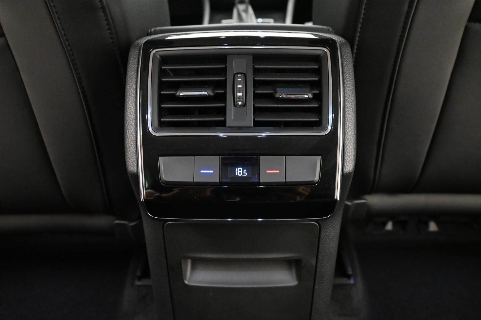 Hlavní fotografie vozu Škoda Superb 2,0 TDI 110kW DSG Style Záruka až 5 let (22)