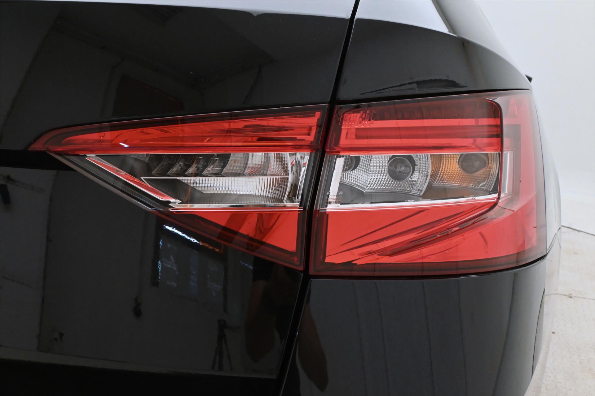 Hlavní fotografie vozu Škoda Superb 1,5 TSI 110 kW DSG Business Záruka až 5 let (31)