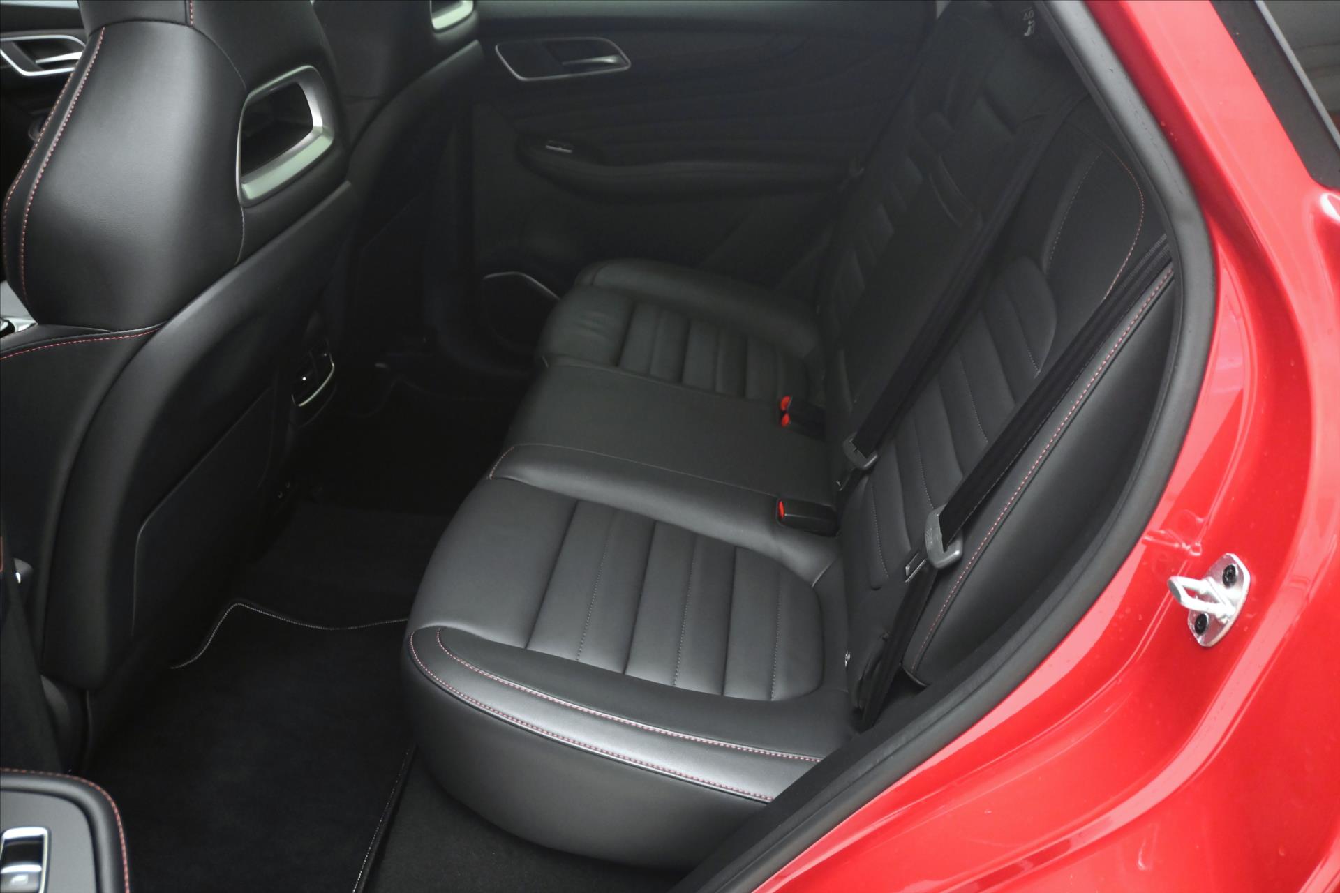 Hlavní fotografie vozu MG eHS 1,5 TGI PHEV 119kW AT Záruka až 5 let (14)