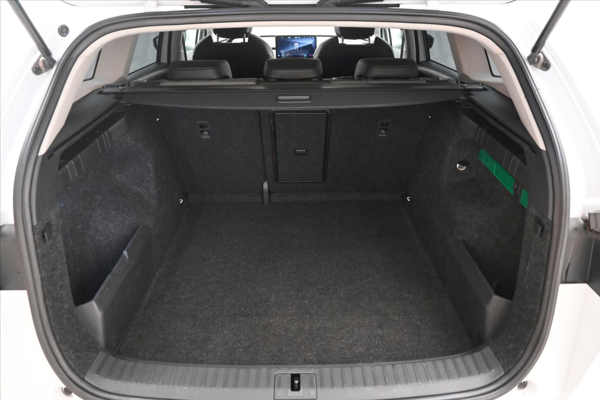 Main photo of the car Skoda Enyaq iV 80 150kW 82kWh Warranty up to 3 years (10)