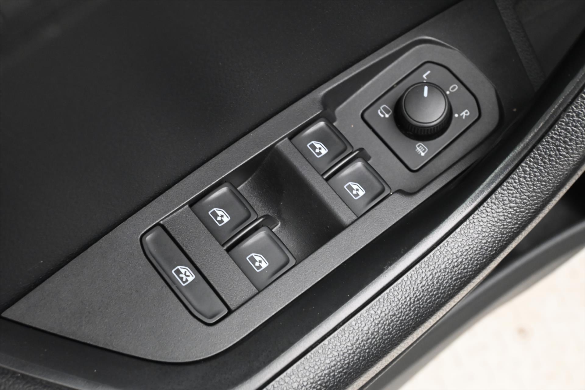 Main photo of the car Skoda Karoq 2.0 TDI 85kW DSG Style Warranty up to 5 years (24)