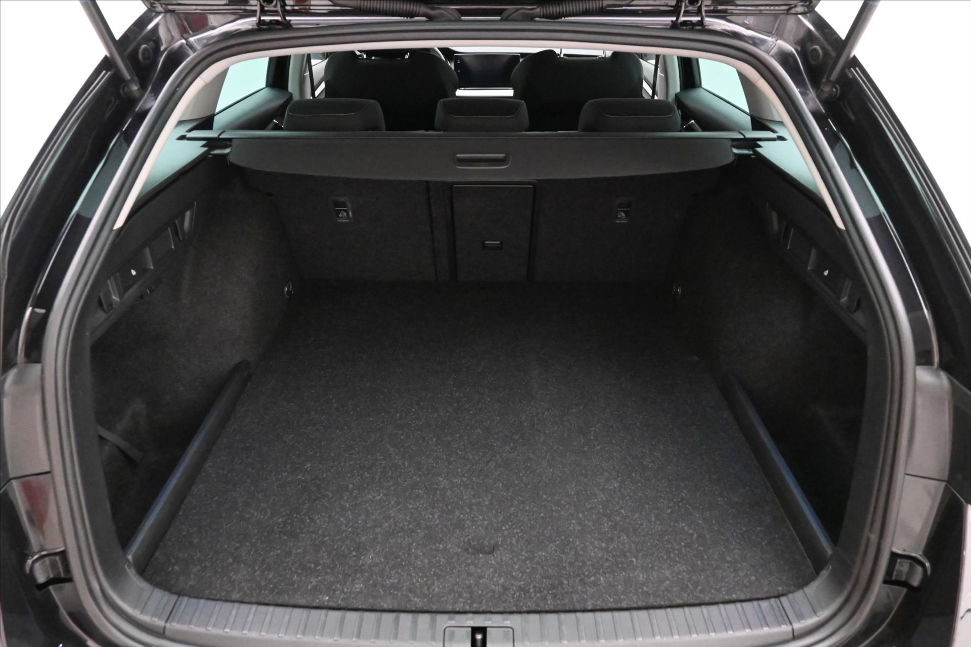 Main photo of the car Skoda Octavia 1.4 TSI iV 150kW DSG Style Warranty up to 5 years (9)