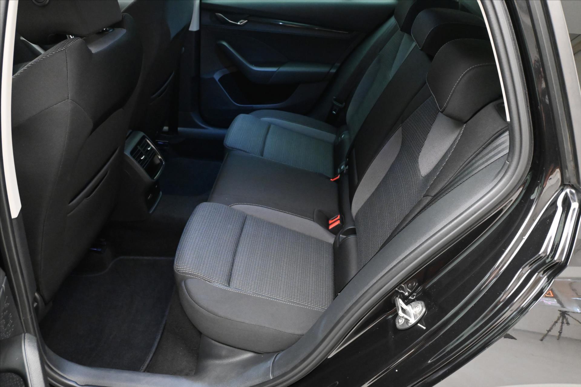 Main photo of the car Skoda Octavia 1.4 TSI iV 150kW DSG Style Warranty up to 5 years (13)