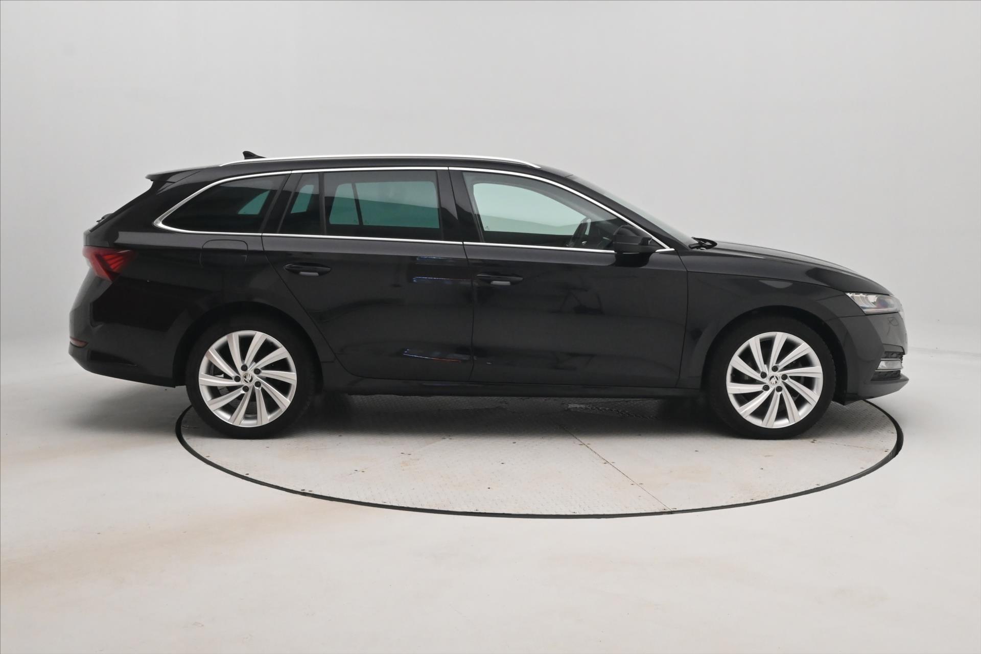 Main photo of the car Skoda Octavia 1.4 TSI iV 150kW DSG Style Warranty up to 5 years (3)