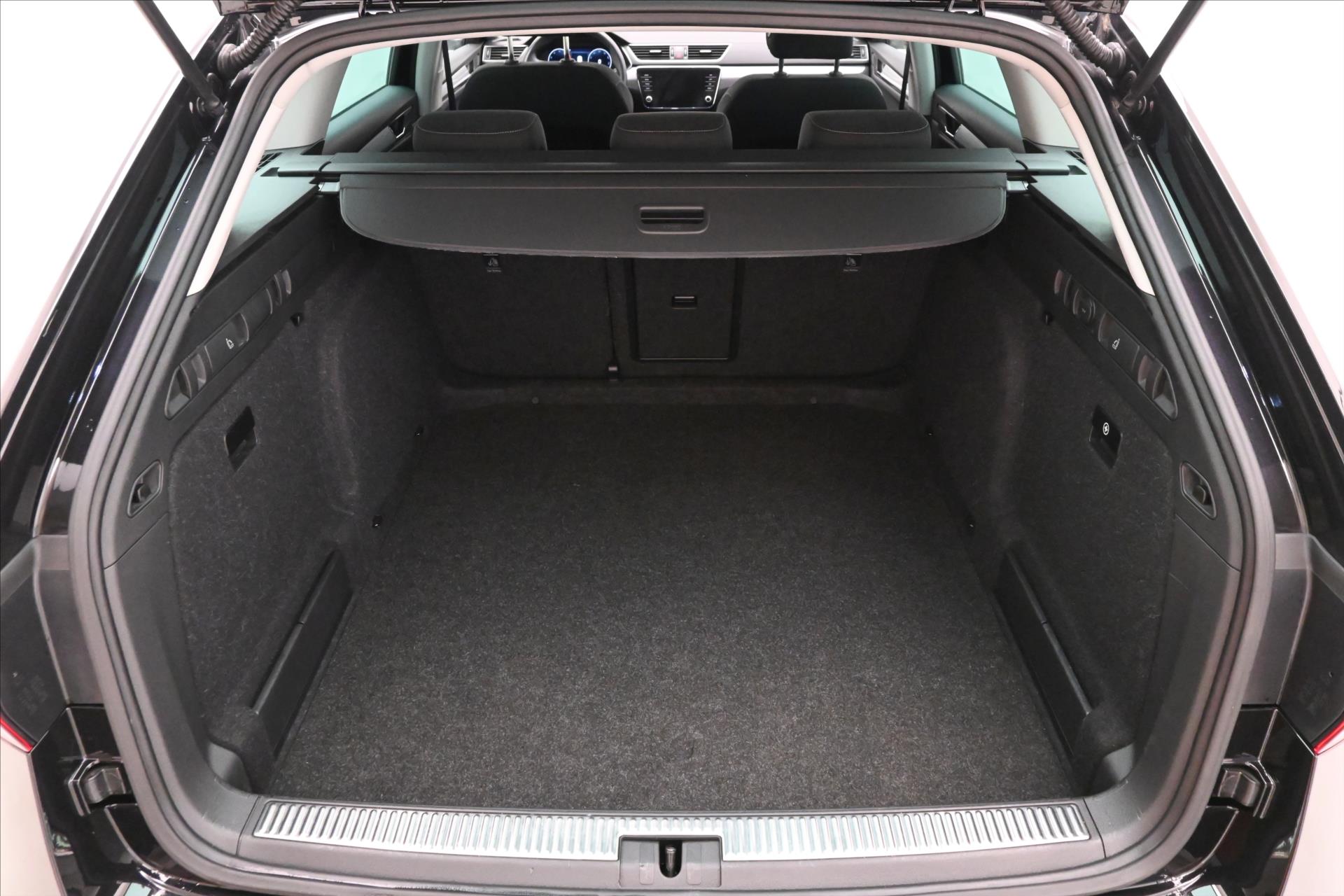 Hlavní fotografie vozu Škoda Superb 2,0 TDI 110kW DSG Clever Záruka až 5 let (11)