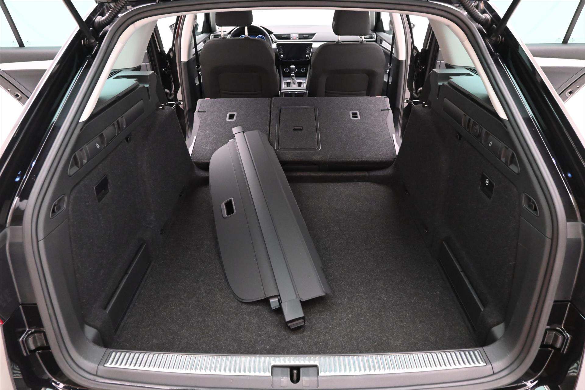 Hlavní fotografie vozu Škoda Superb 2,0 TDI 110kW DSG Clever Záruka až 5 let (12)