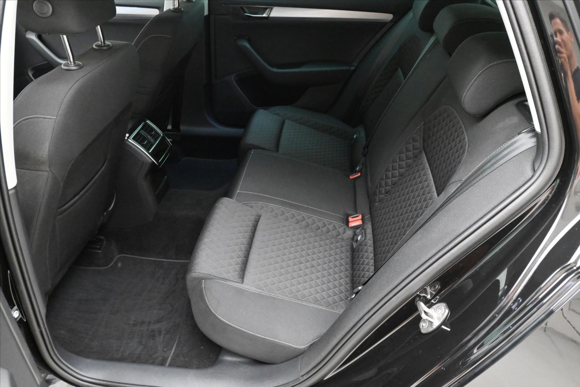 Hlavní fotografie vozu Škoda Superb 2,0 TDI 110kW DSG Clever Záruka až 5 let (15)