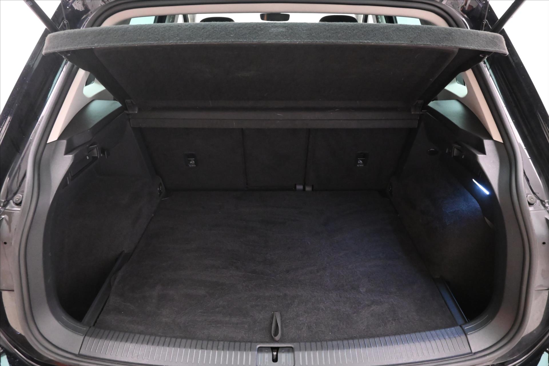 Hlavní fotografie vozu Volkswagen Tiguan 2,0 TDI 110kW DSG Life Záruka až 5 let (10)